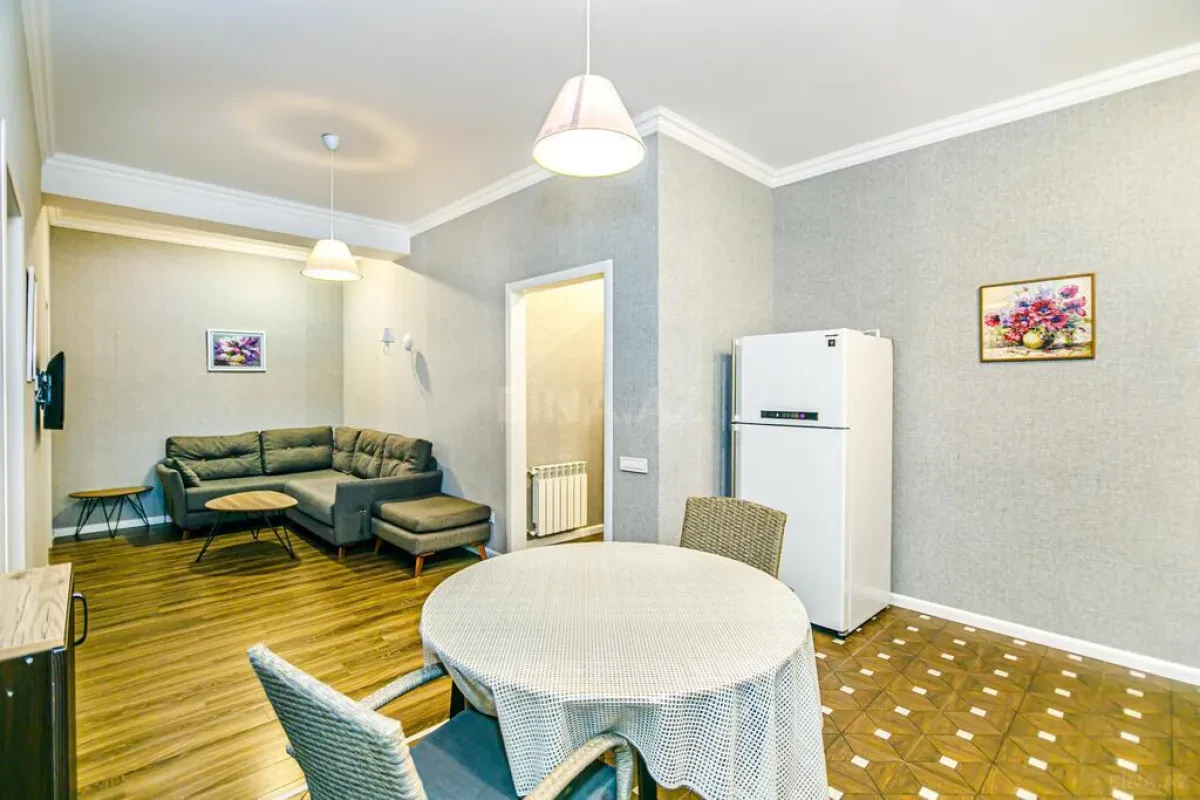 Kirayə verilir 2 otaqlı mənzil 110 m²