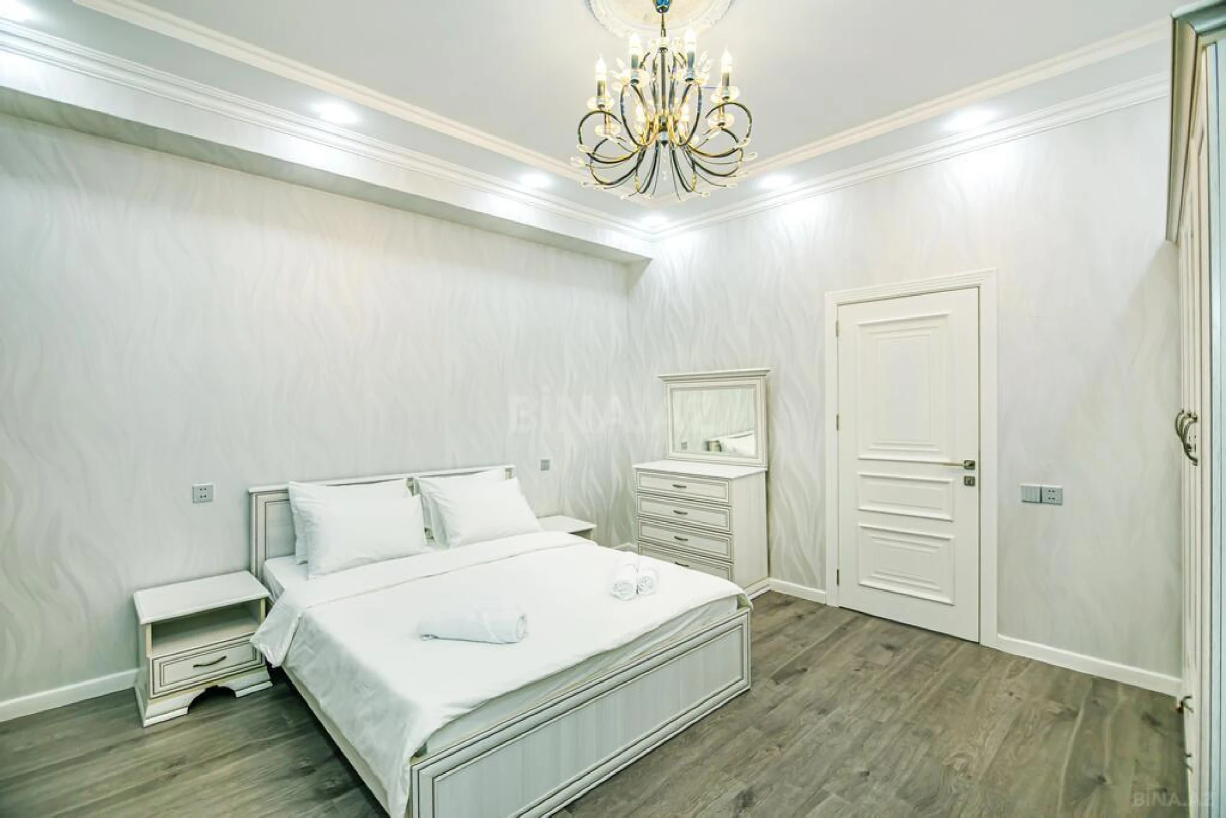 Kirayə verilir 2 otaqlı mənzil 110 m²