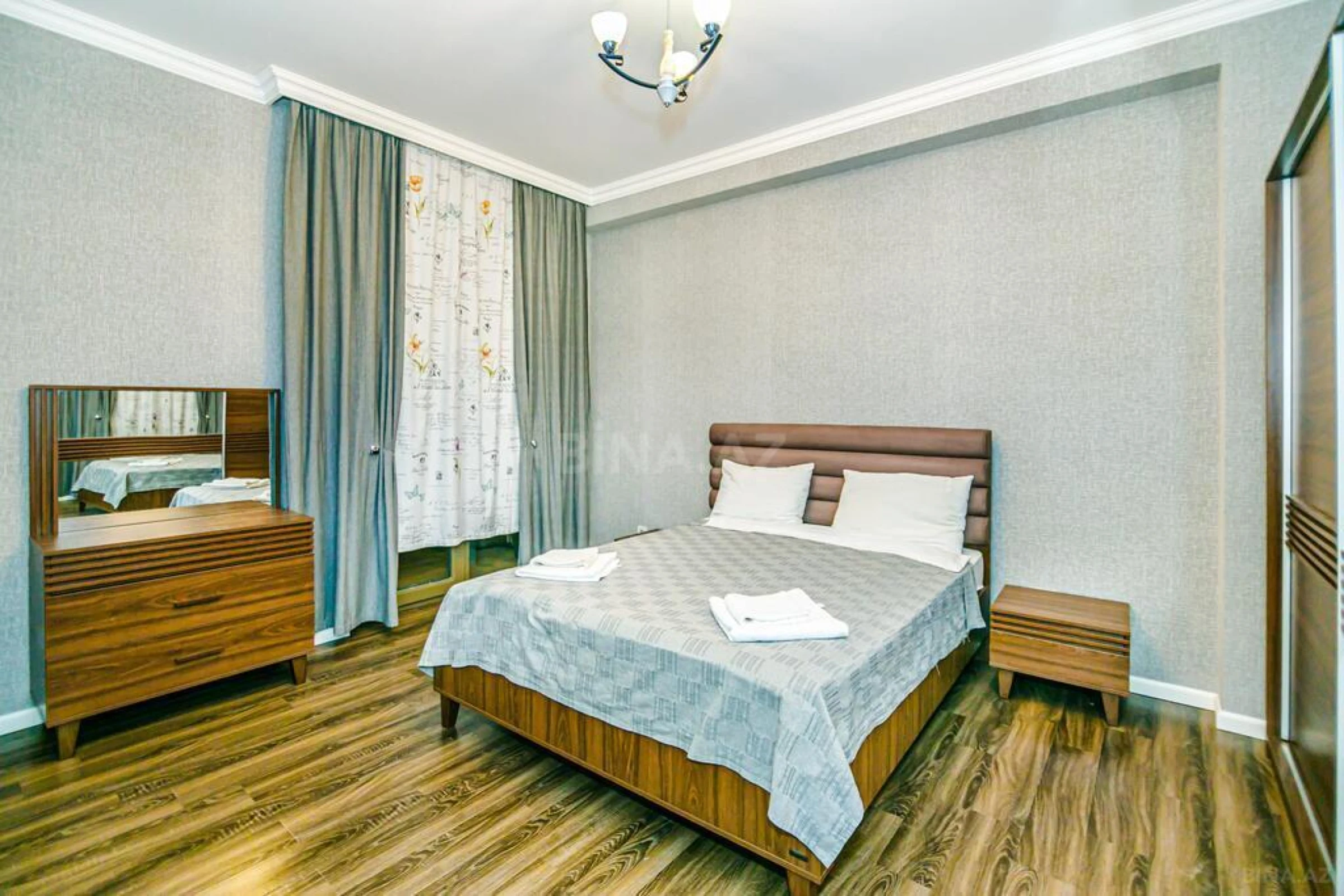 Kirayə verilir 2 otaqlı mənzil 110 m²