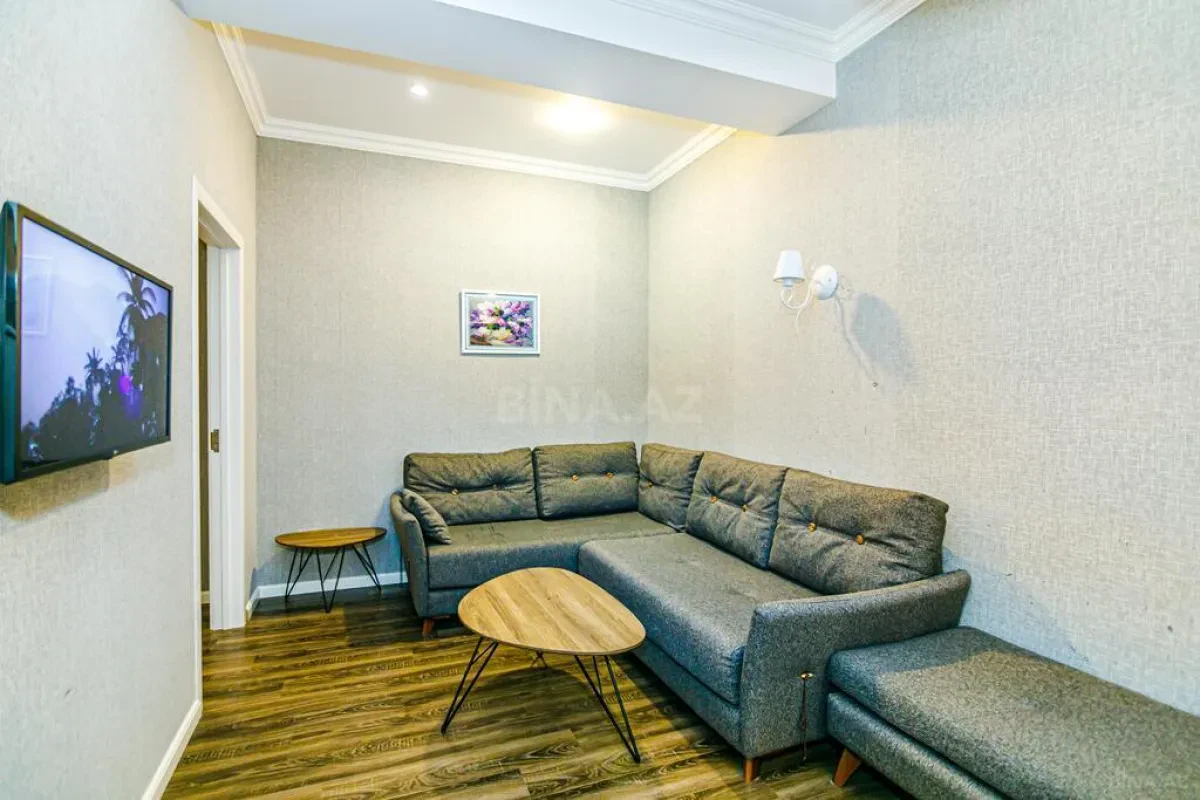 Kirayə verilir 2 otaqlı mənzil 110 m²