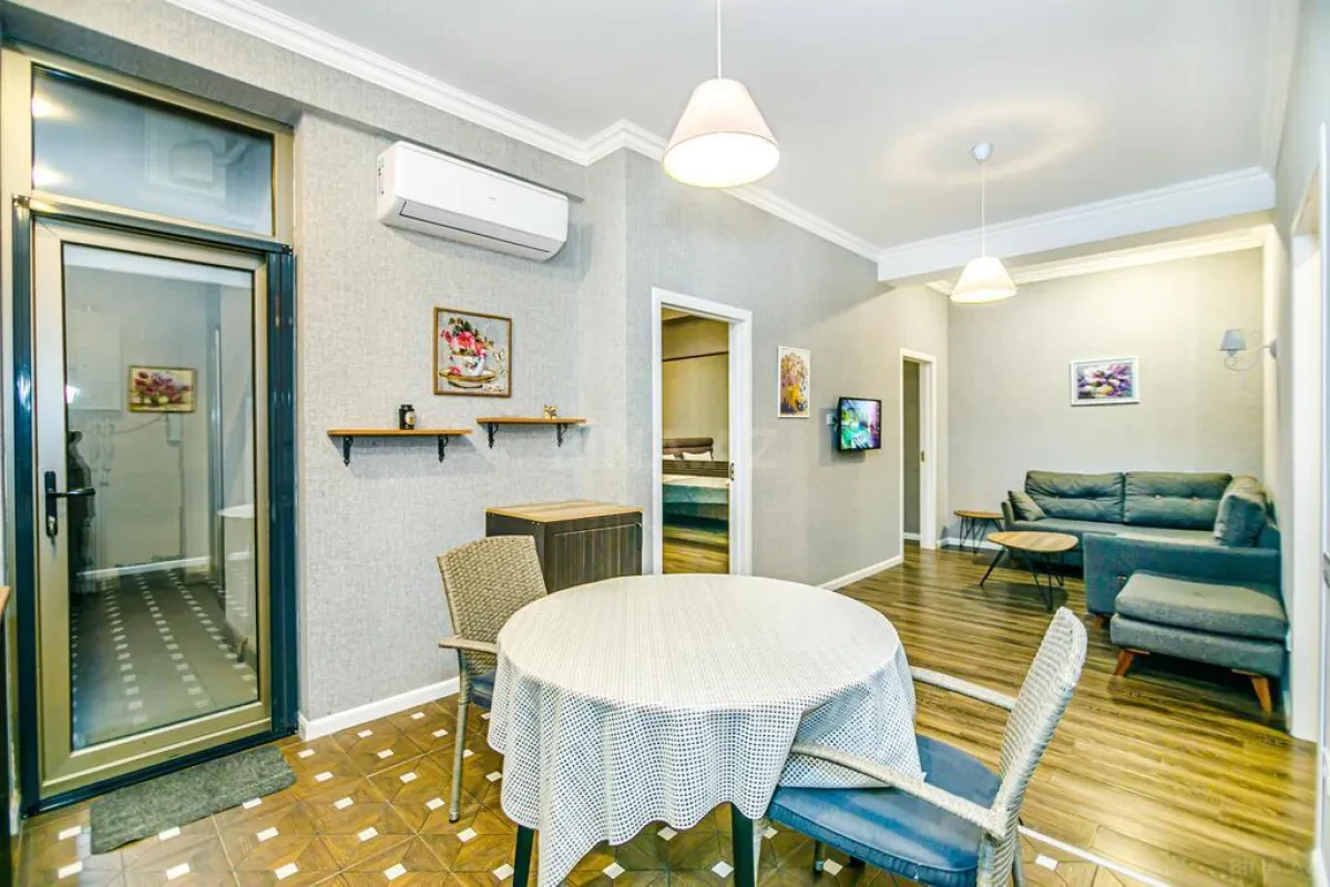 Kirayə verilir 2 otaqlı mənzil 110 m²