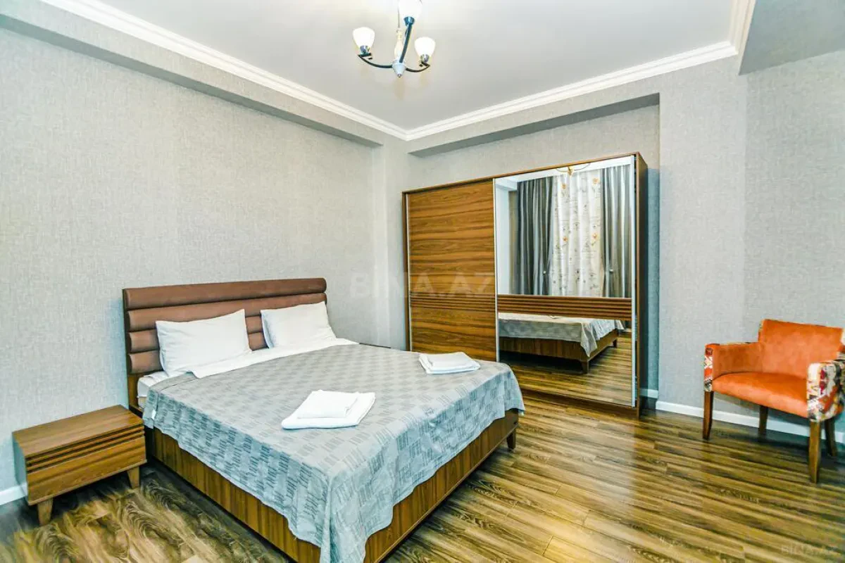 Kirayə verilir 2 otaqlı mənzil 110 m²