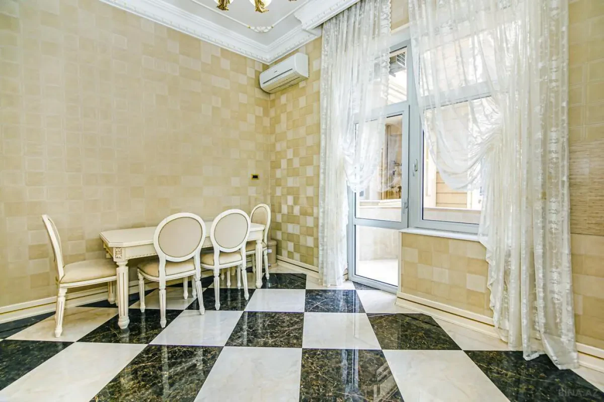 Kirayə verilir 3 otaqlı mənzil 180 m²