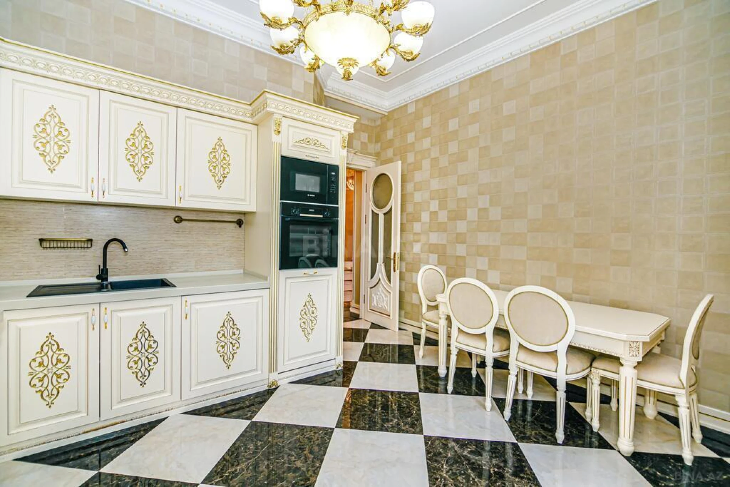 Kirayə verilir 3 otaqlı mənzil 180 m²