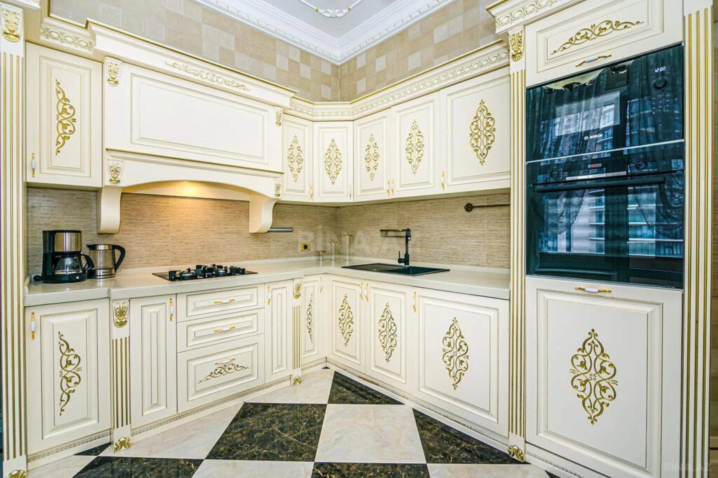 Kirayə verilir 3 otaqlı mənzil 180 m²