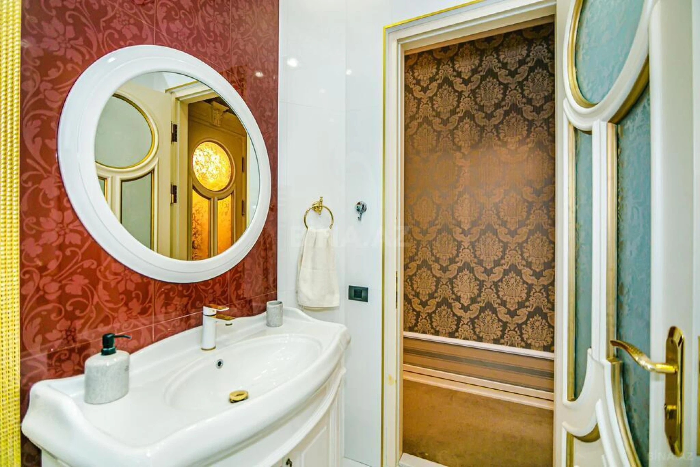 Kirayə verilir 3 otaqlı mənzil 180 m²