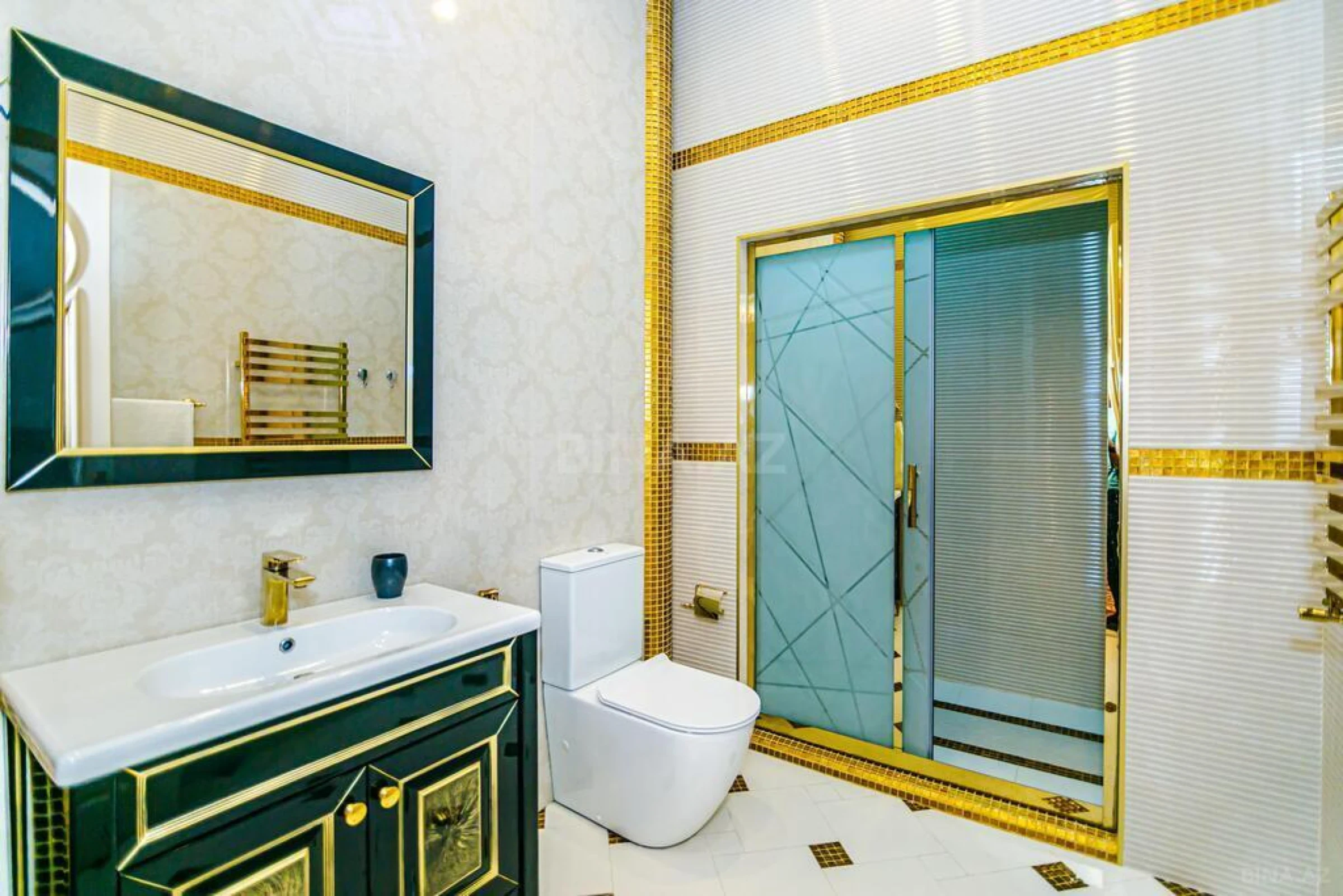 Kirayə verilir 3 otaqlı mənzil 180 m²