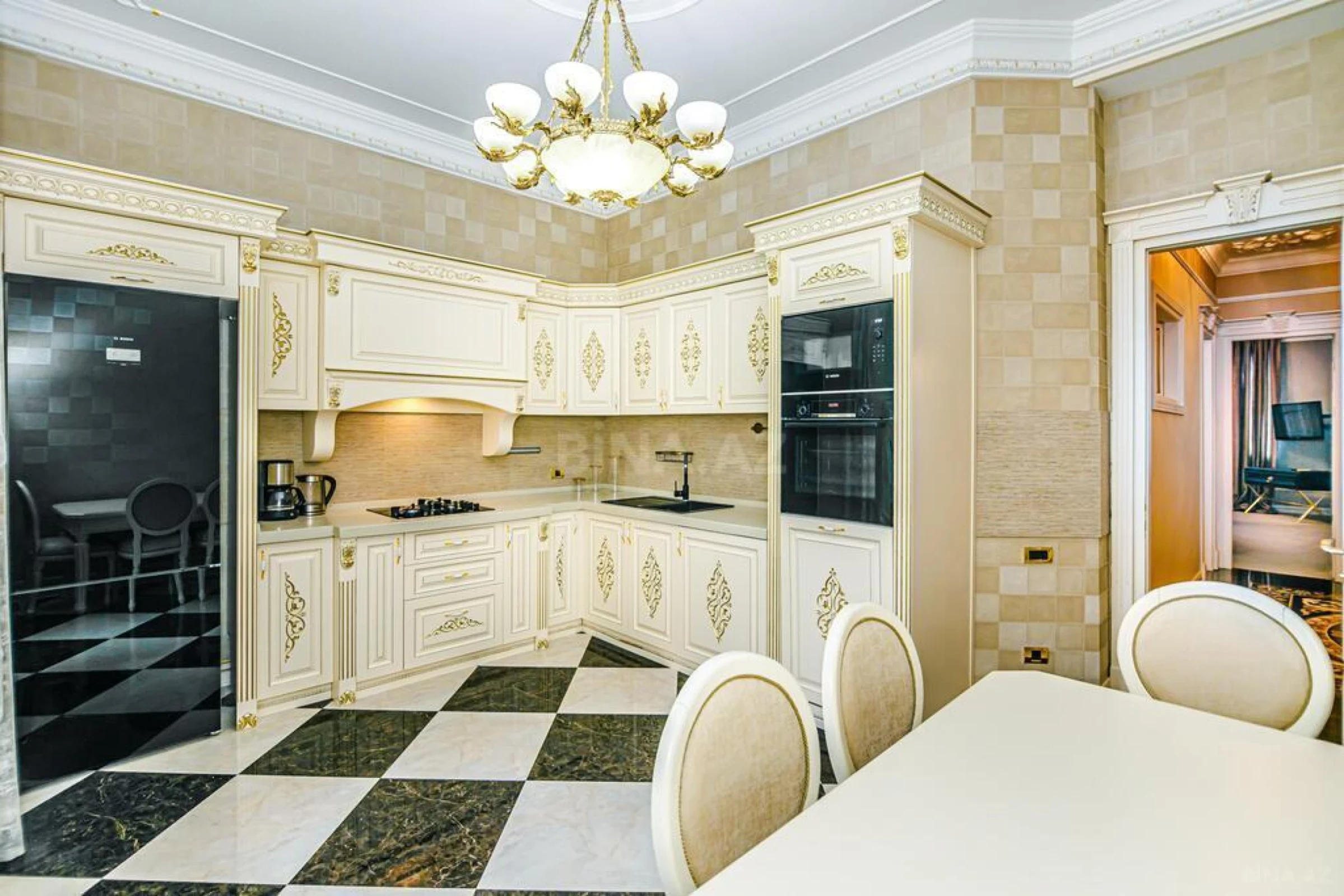 Kirayə verilir 3 otaqlı mənzil 180 m²