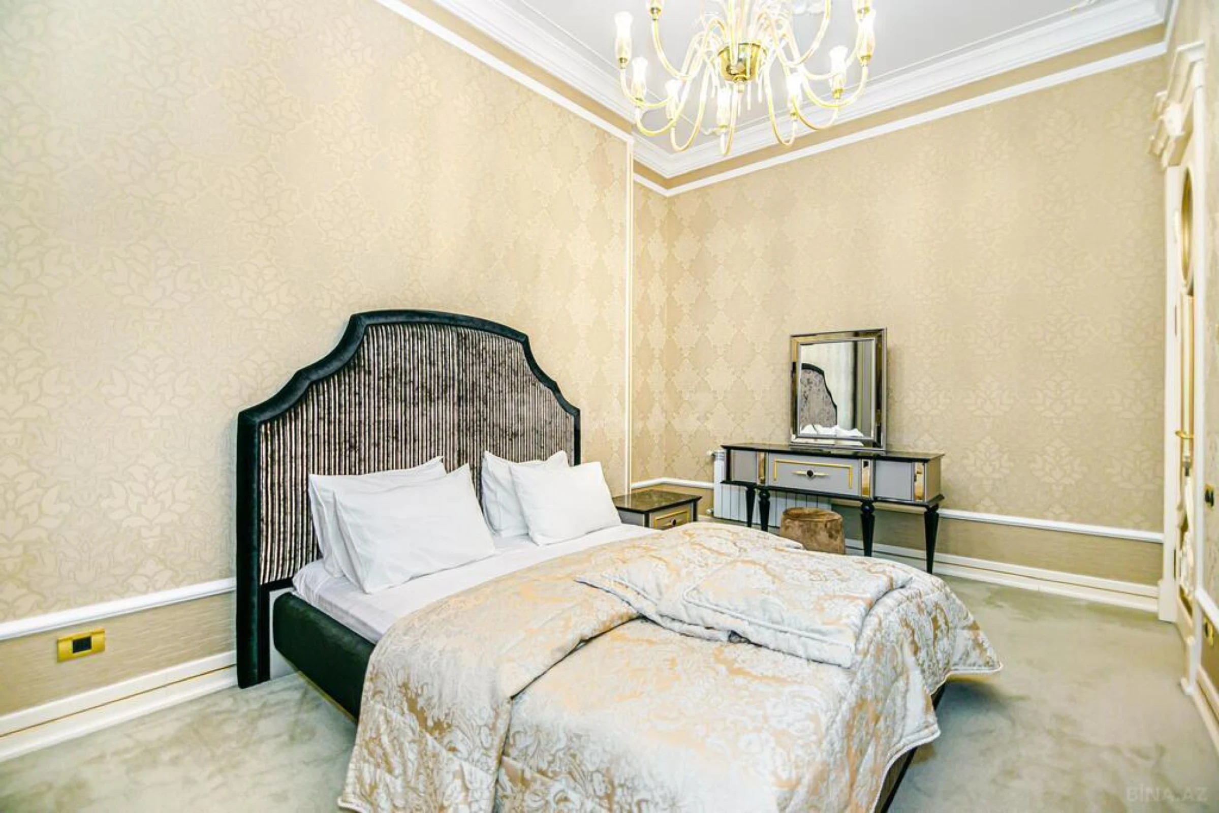 Kirayə verilir 3 otaqlı mənzil 180 m²