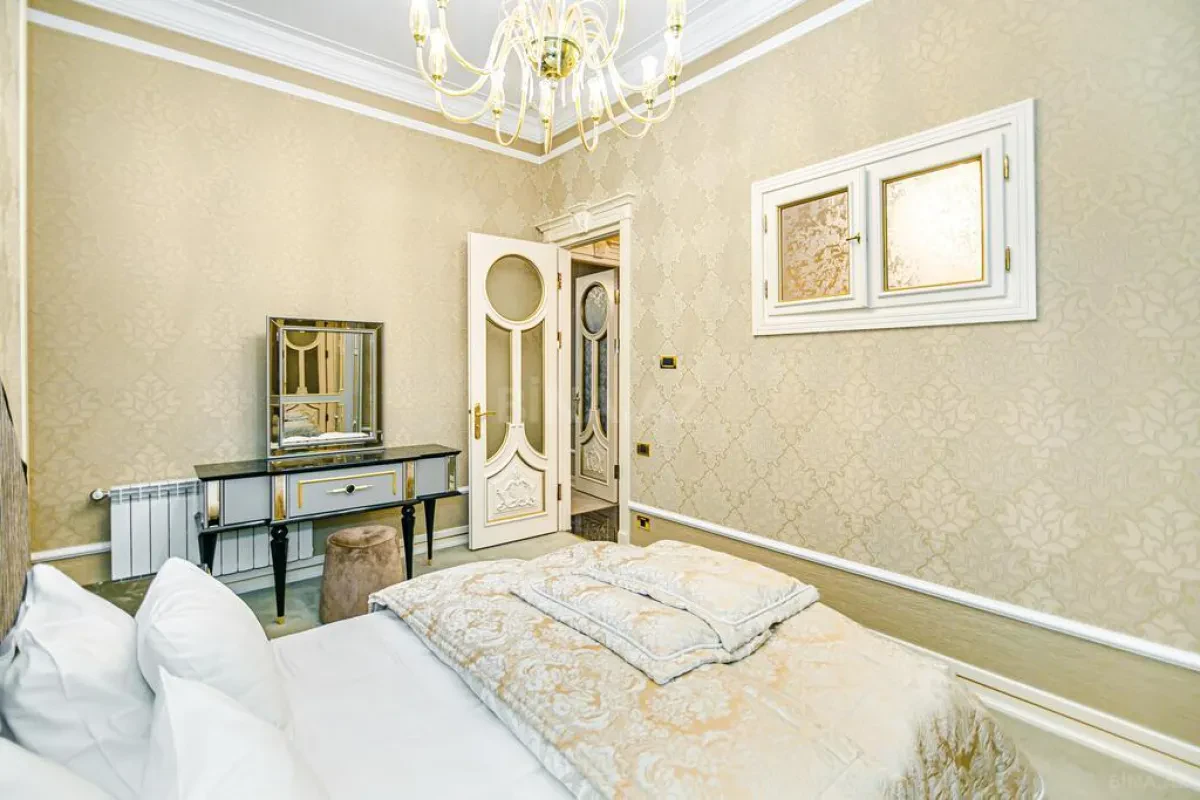 Kirayə verilir 3 otaqlı mənzil 180 m²