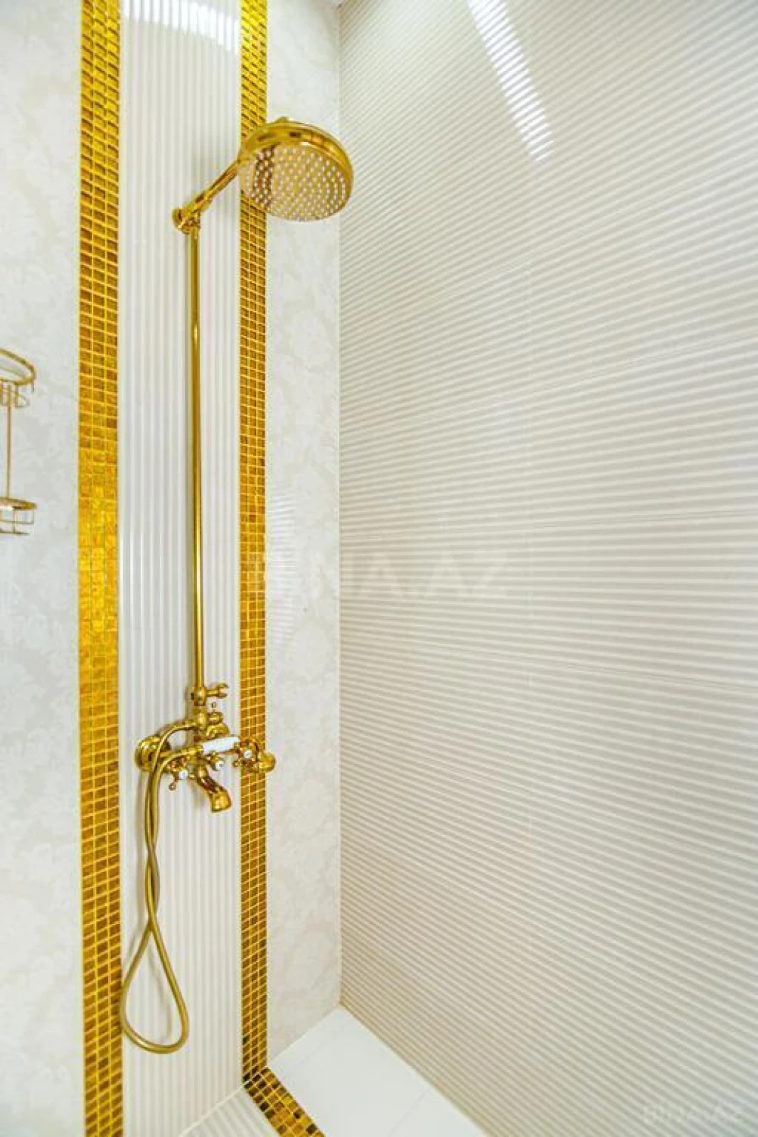 Kirayə verilir 3 otaqlı mənzil 180 m²
