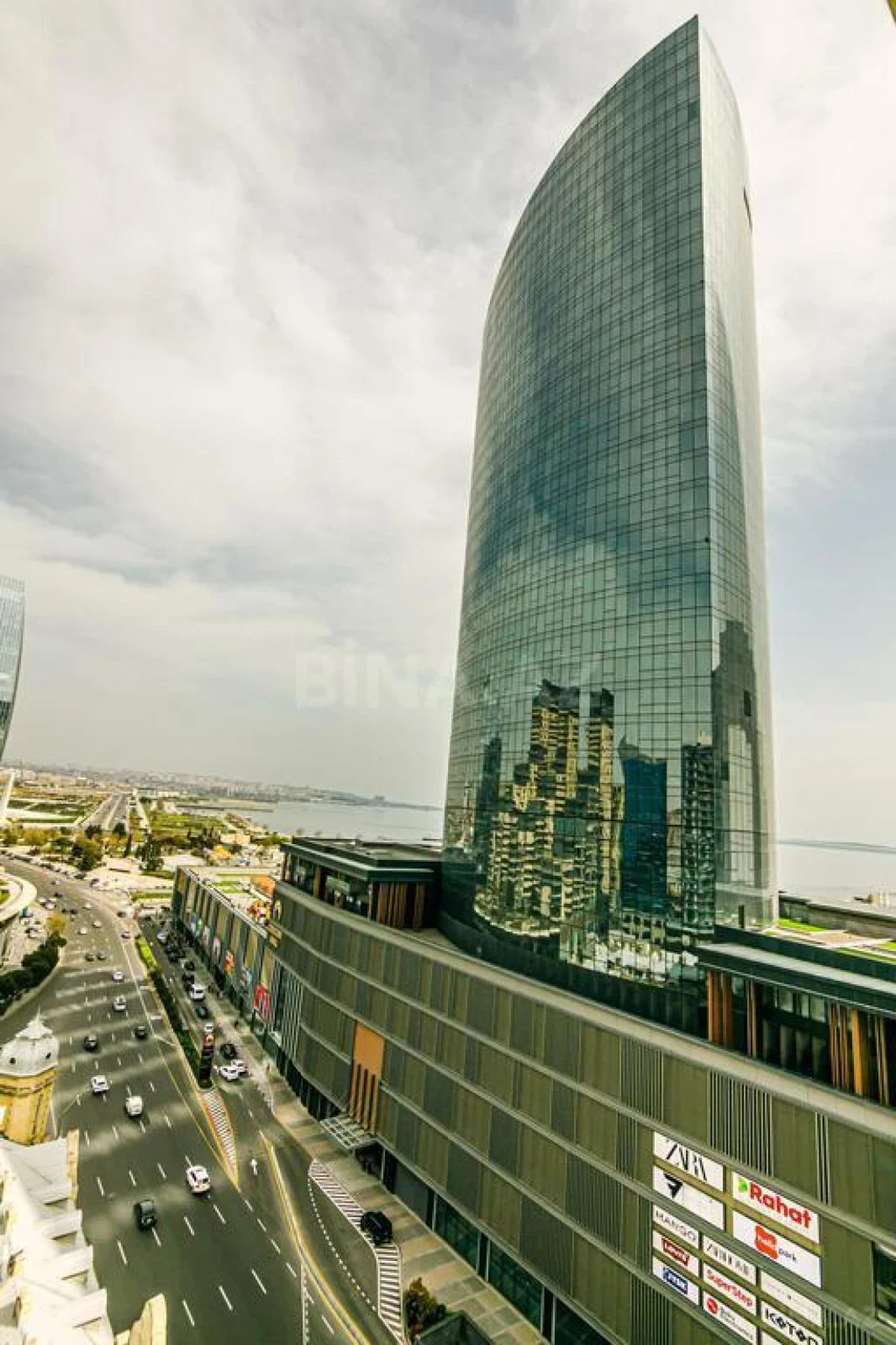 Kirayə verilir 3 otaqlı mənzil 180 m²