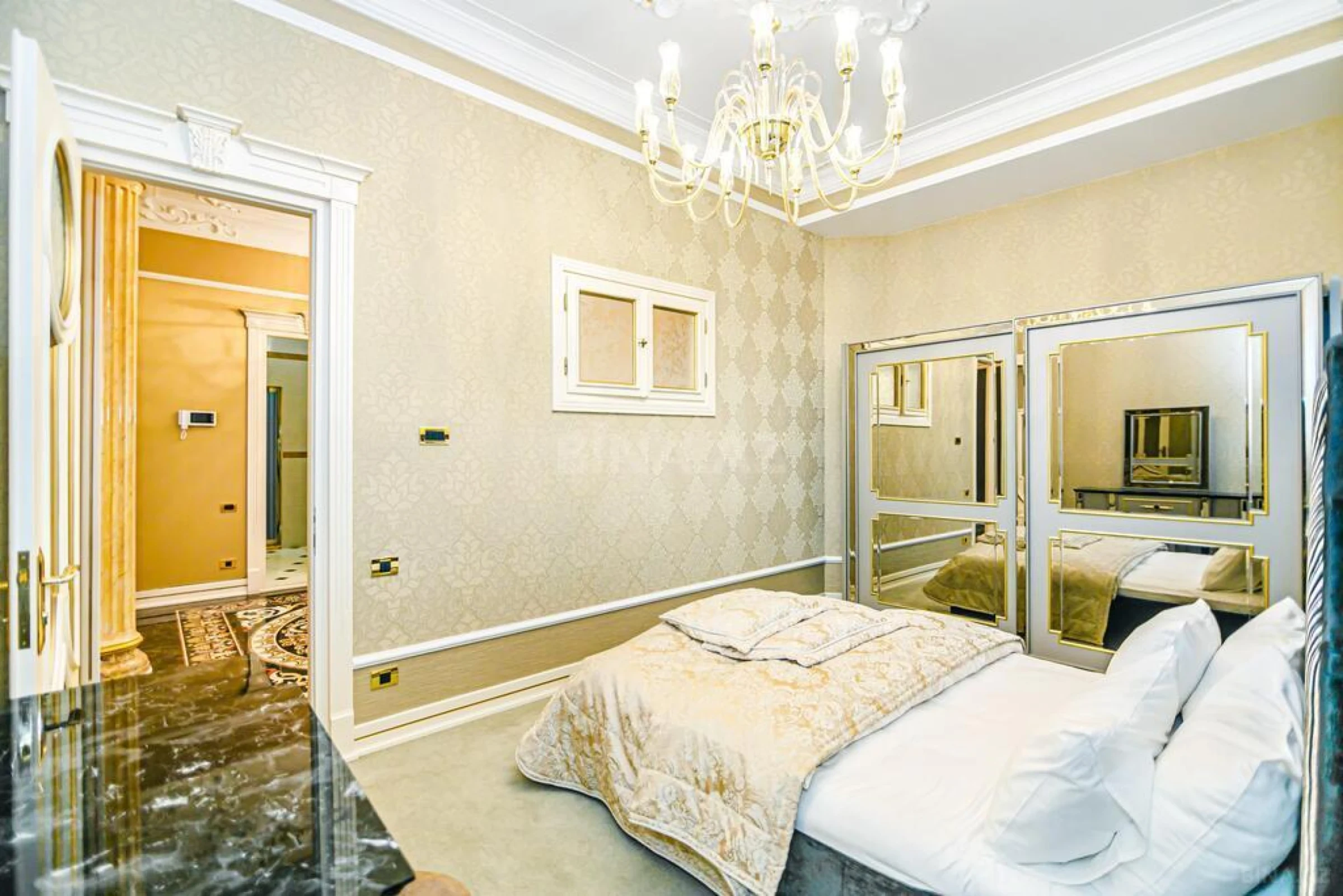 Kirayə verilir 3 otaqlı mənzil 180 m²
