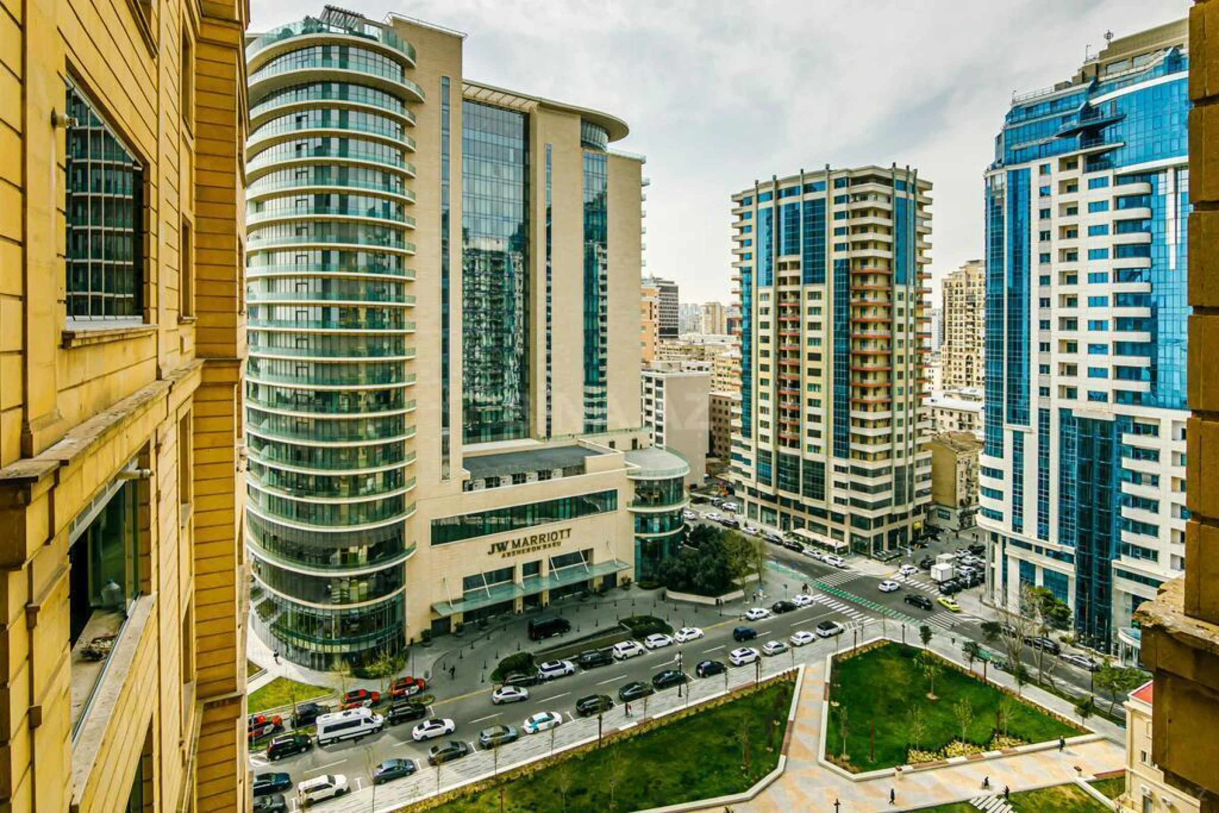 Kirayə verilir 3 otaqlı mənzil 180 m²