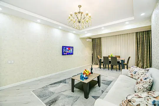 Kirayə verilir 2 otaqlı mənzil 130 m²