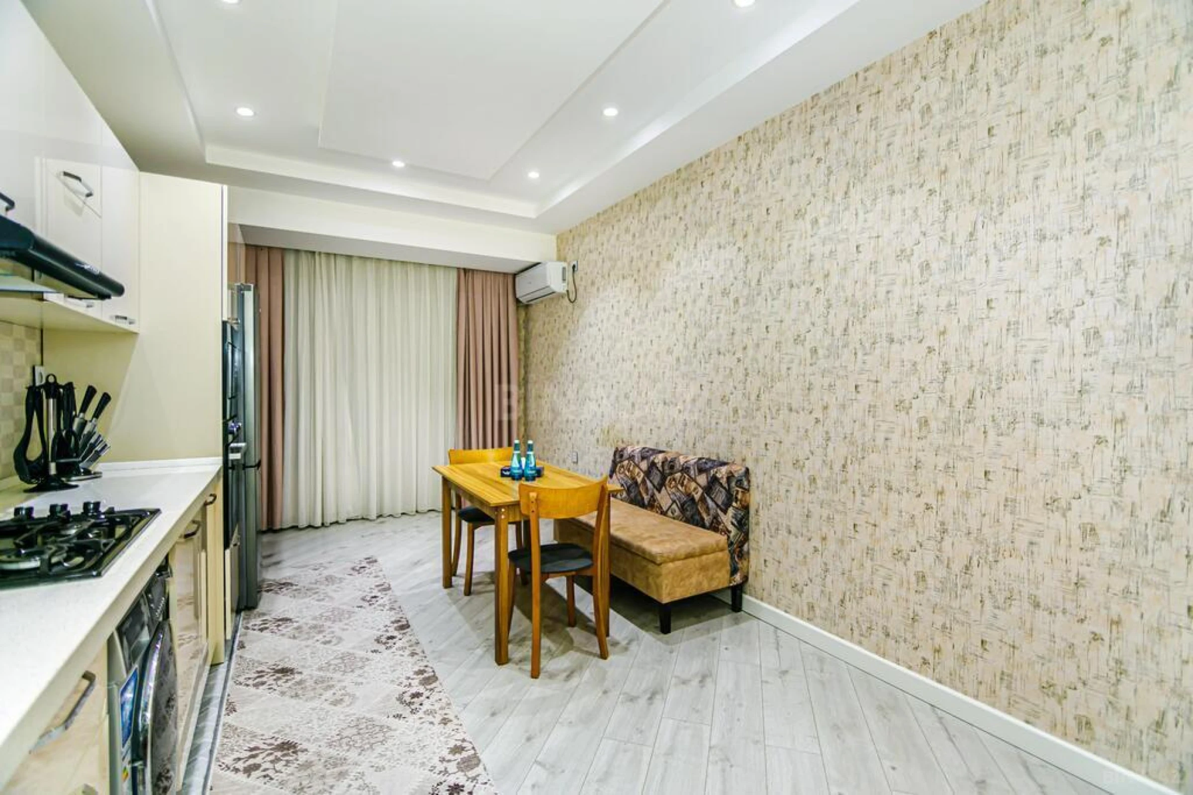 Kirayə verilir 2 otaqlı mənzil 130 m²