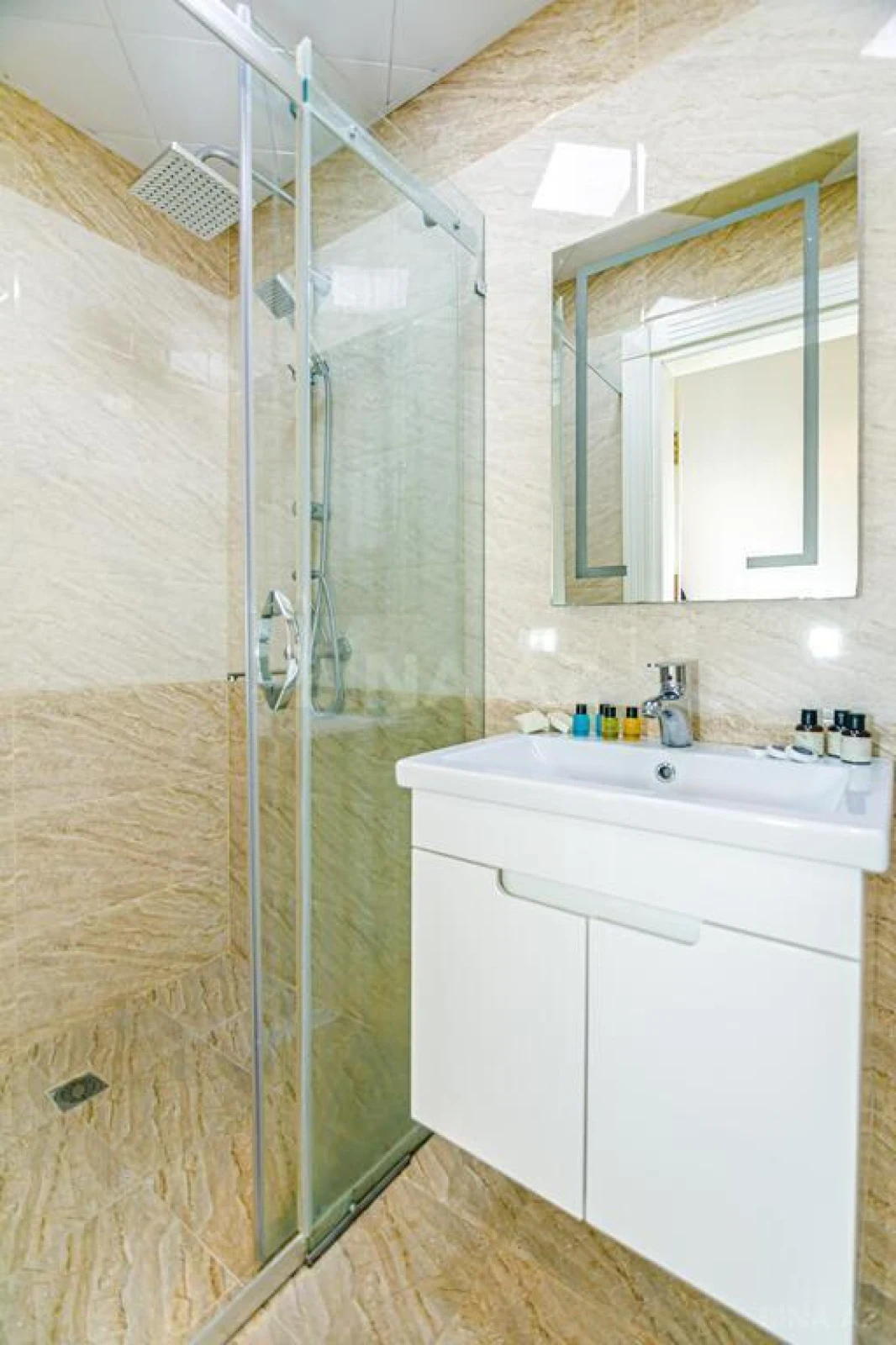 Kirayə verilir 2 otaqlı mənzil 130 m²