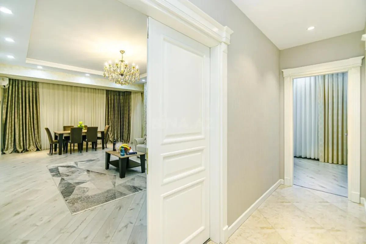 Kirayə verilir 2 otaqlı mənzil 130 m²