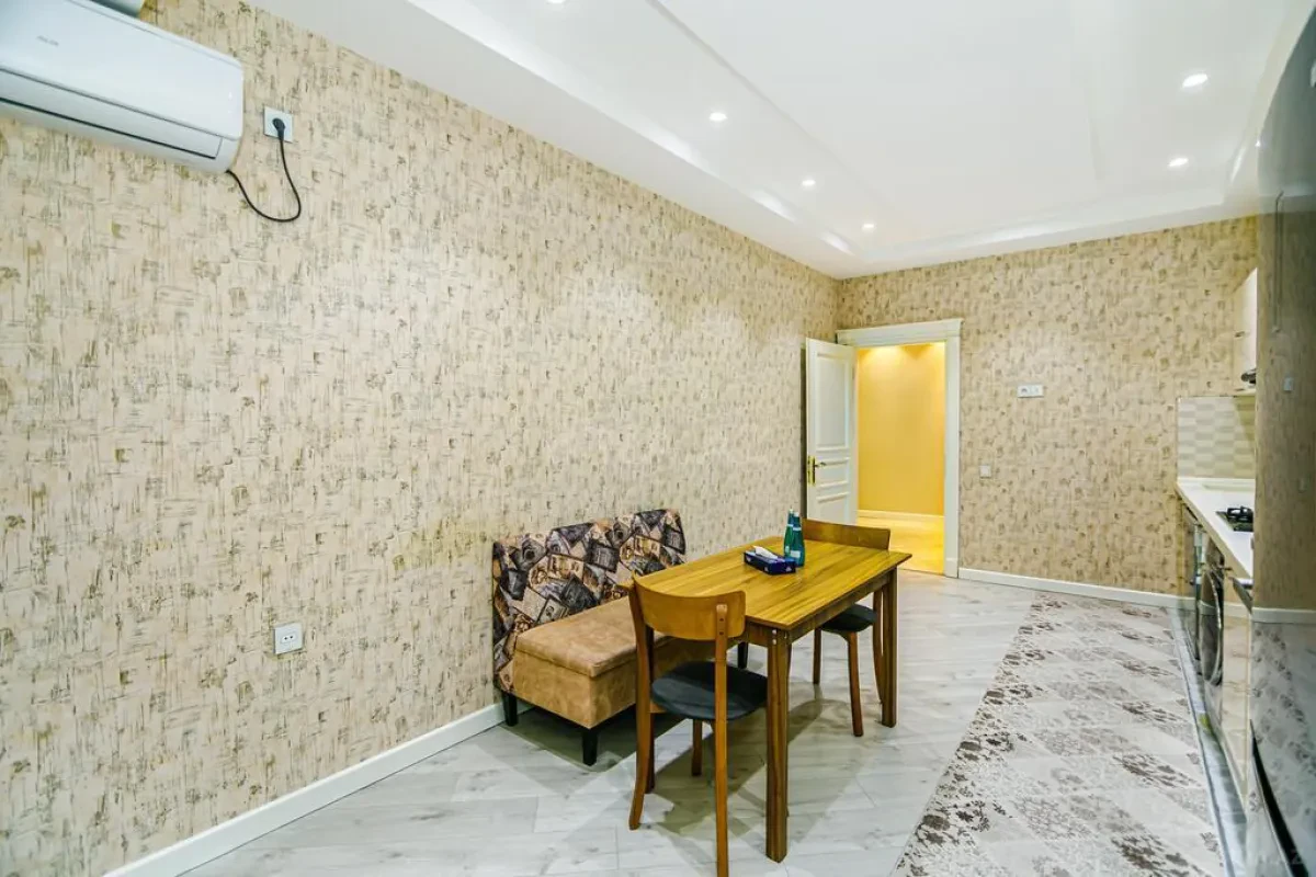 Kirayə verilir 2 otaqlı mənzil 130 m²