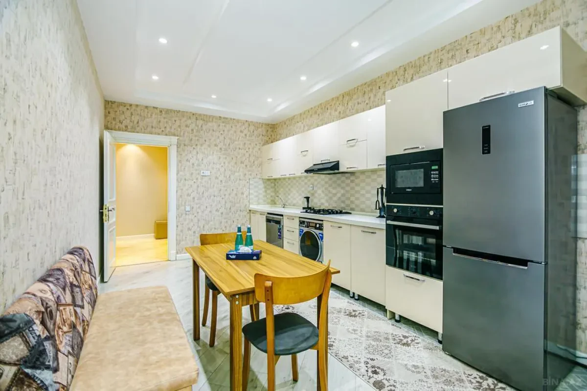 Kirayə verilir 2 otaqlı mənzil 130 m²