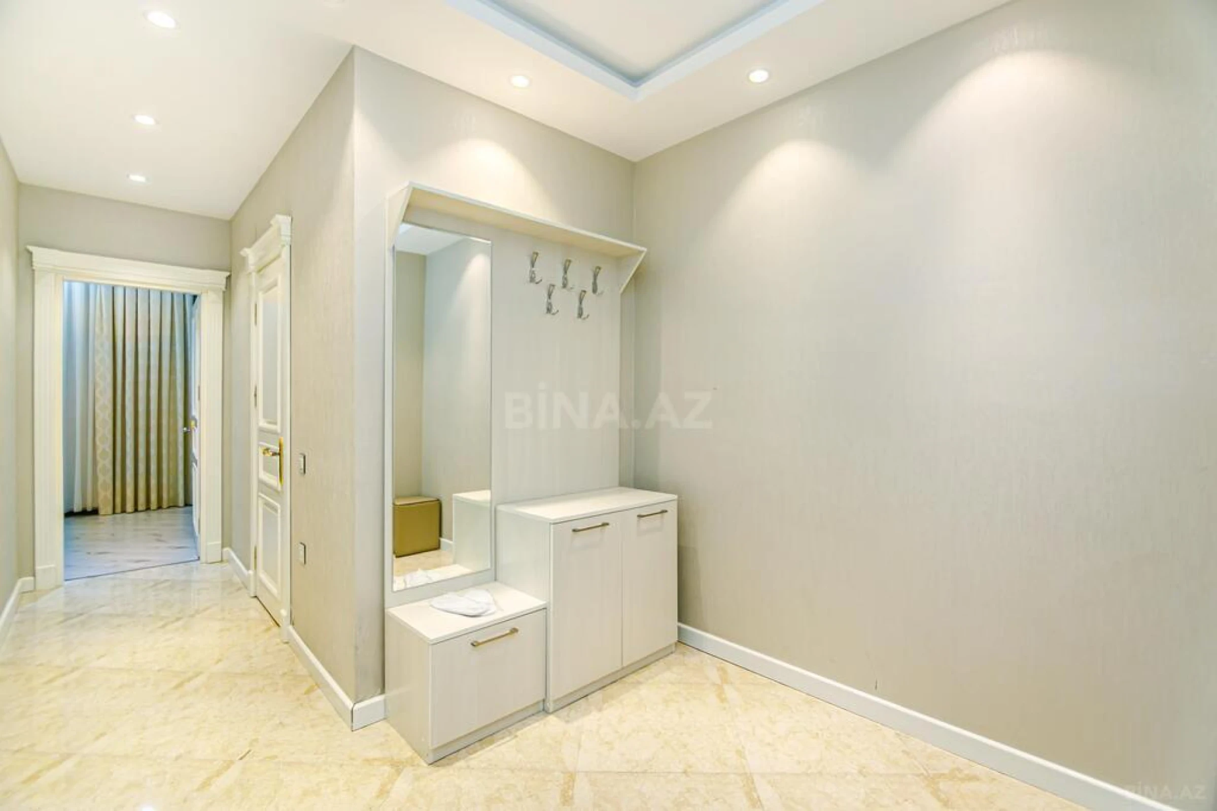 Kirayə verilir 2 otaqlı mənzil 130 m²
