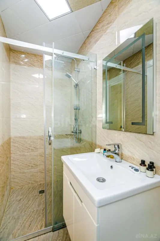 Kirayə verilir 2 otaqlı mənzil 130 m²