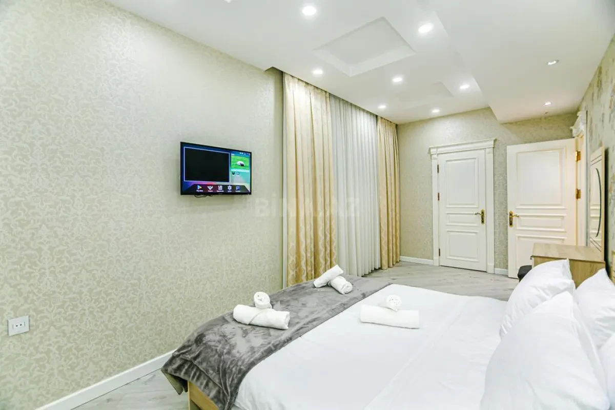 Kirayə verilir 2 otaqlı mənzil 130 m²