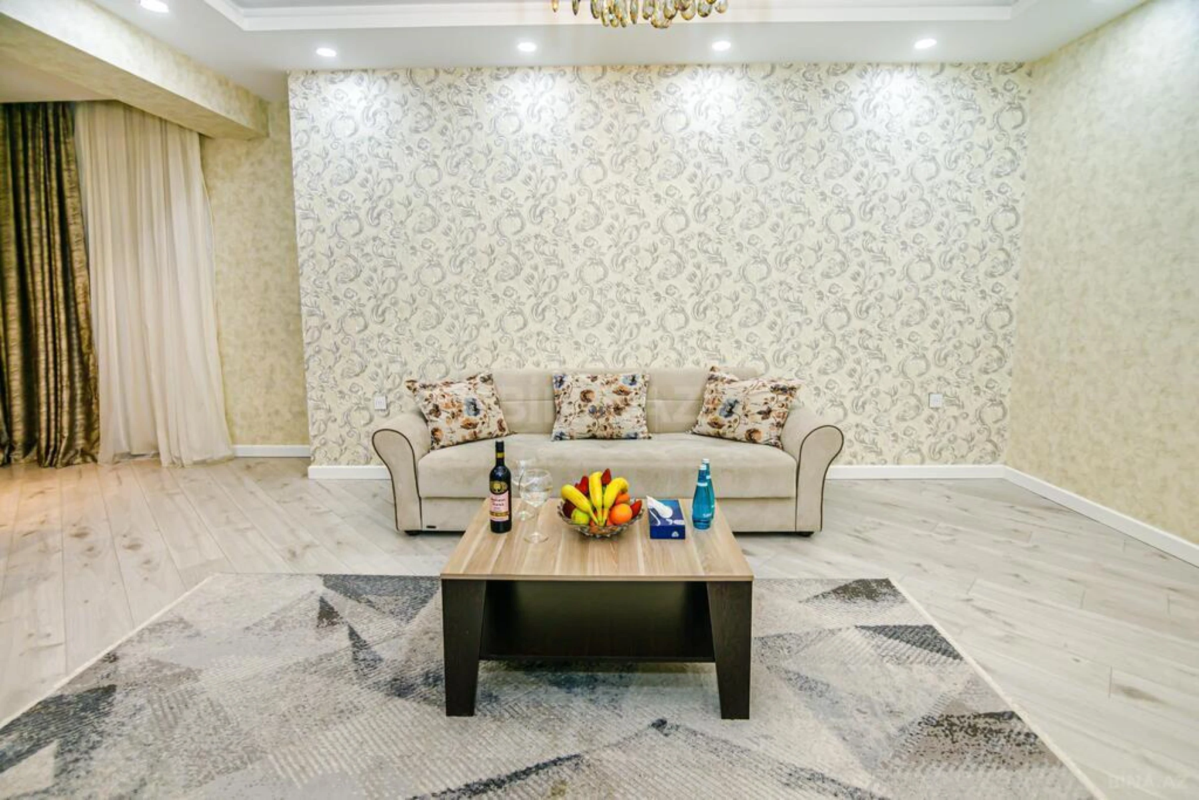 Kirayə verilir 2 otaqlı mənzil 130 m²