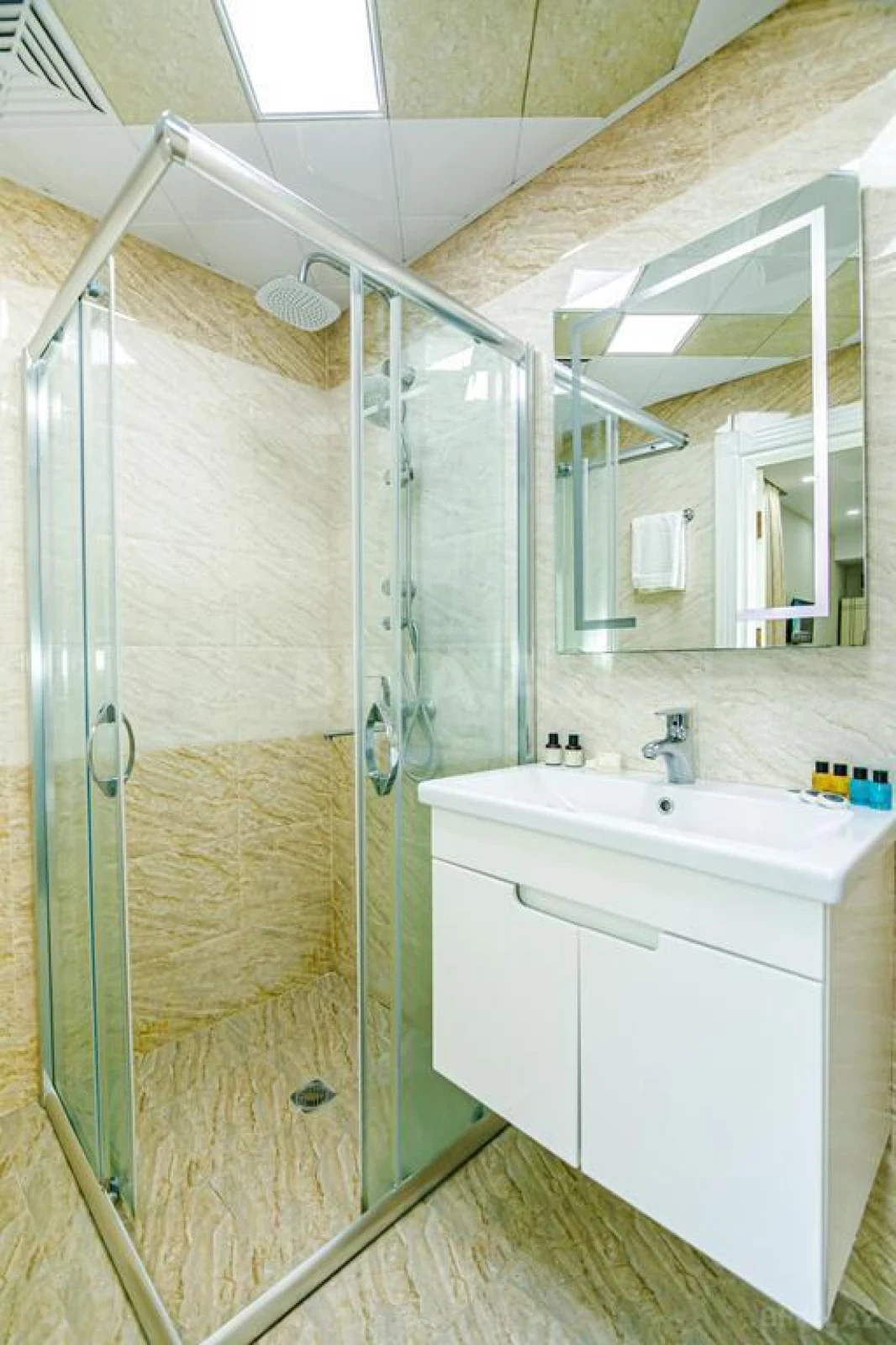Kirayə verilir 2 otaqlı mənzil 130 m²