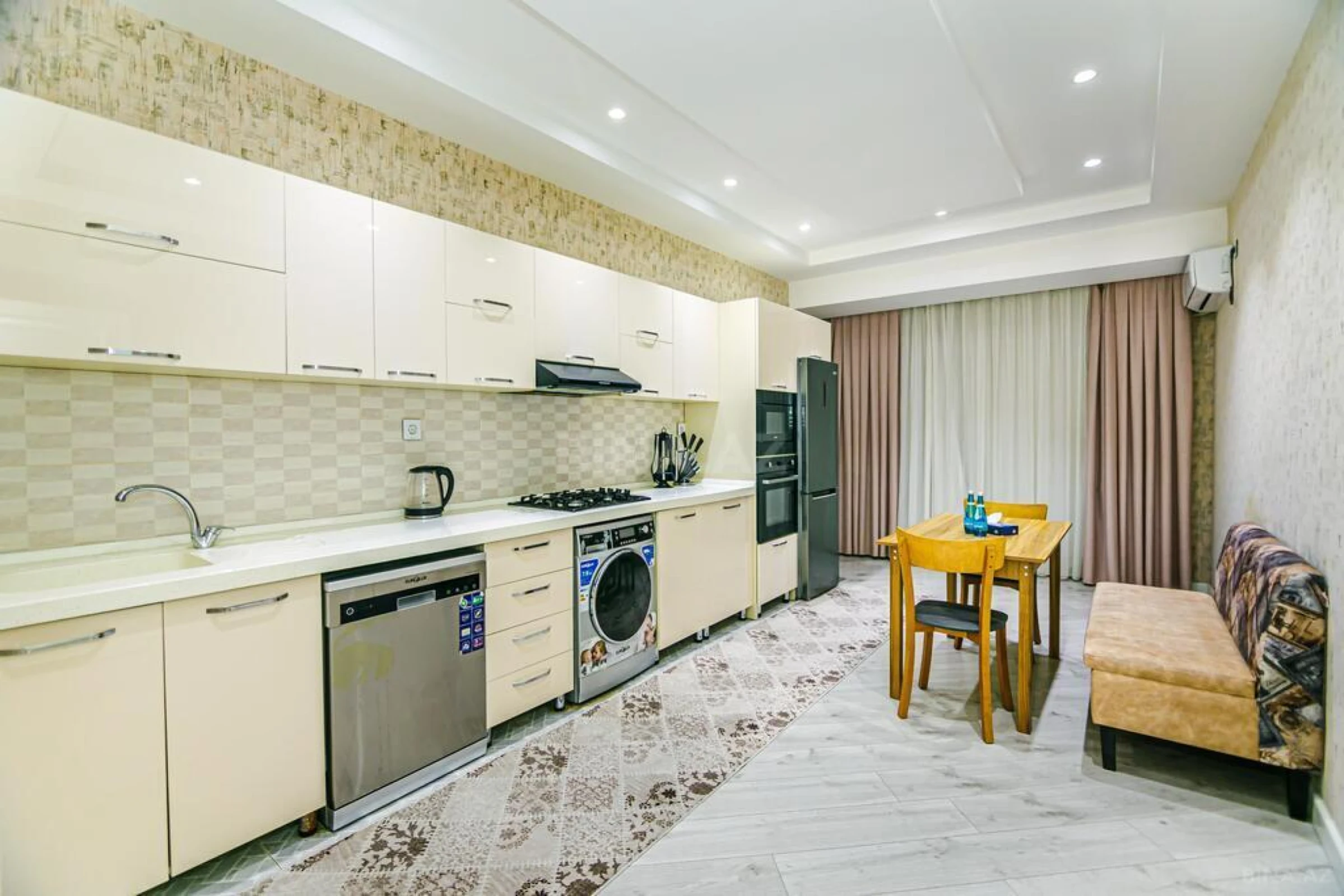 Kirayə verilir 2 otaqlı mənzil 130 m²