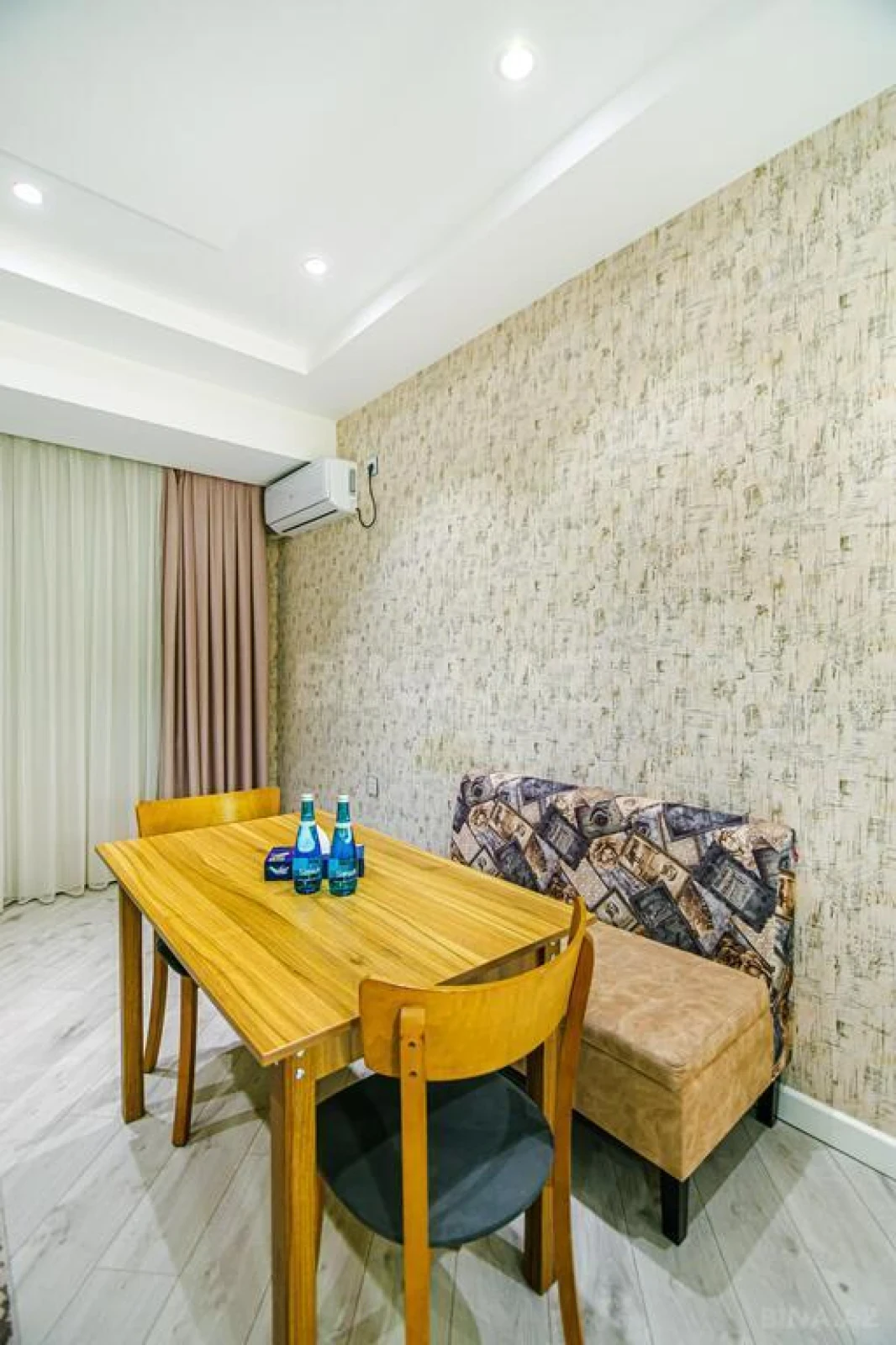Kirayə verilir 2 otaqlı mənzil 130 m²