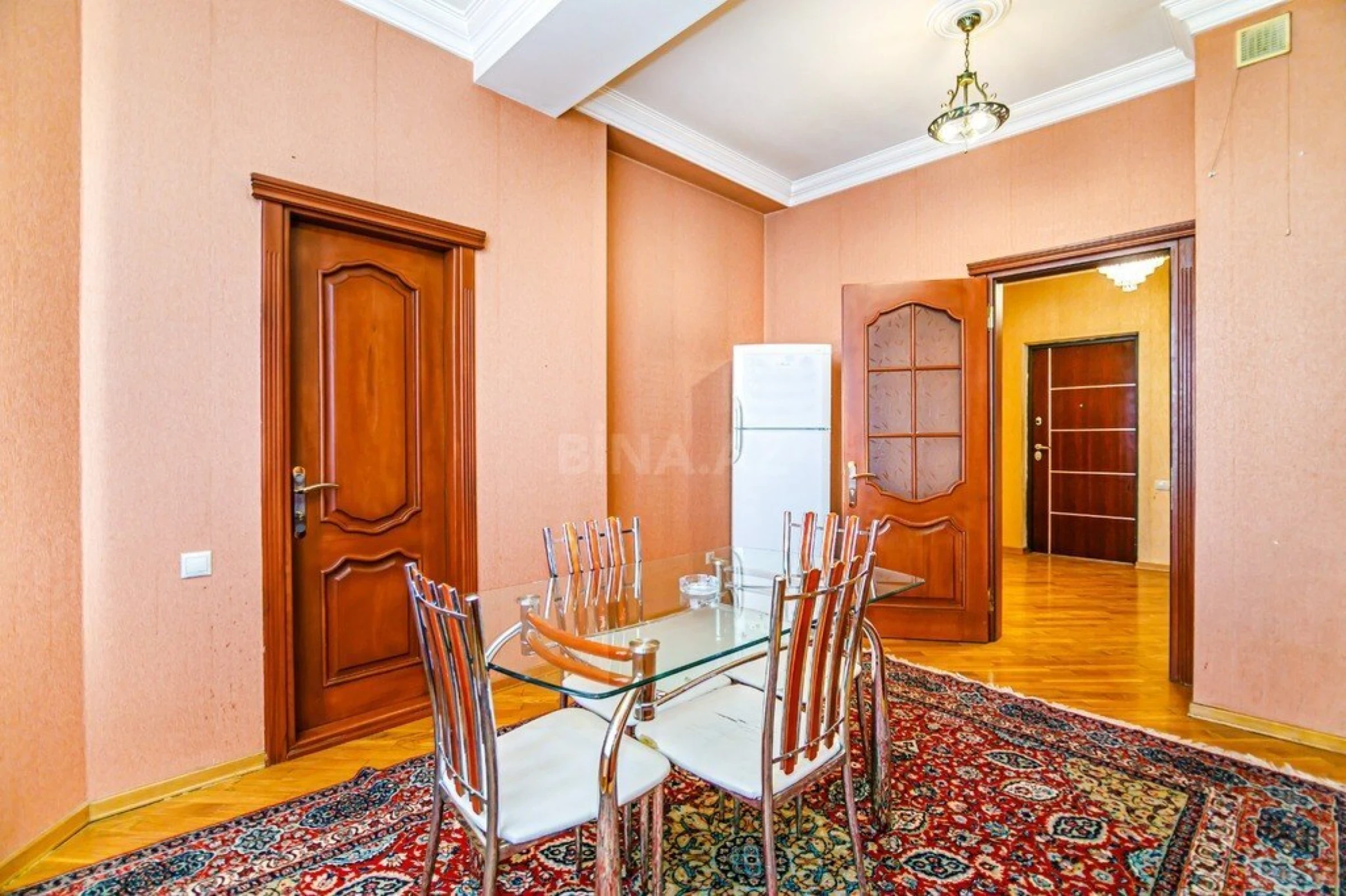 Kirayə verilir 3 otaqlı mənzil 160 m²
