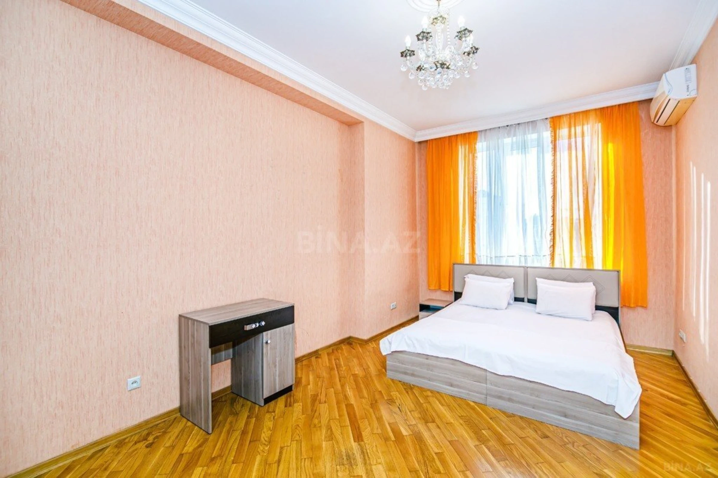 Kirayə verilir 3 otaqlı mənzil 160 m²