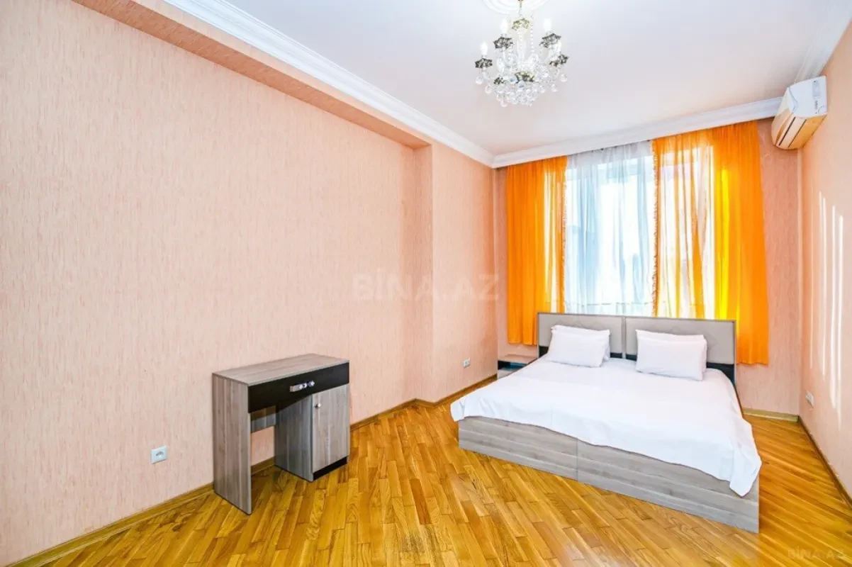 Kirayə verilir 3 otaqlı mənzil 160 m²