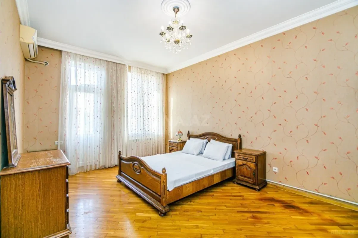 Kirayə verilir 3 otaqlı mənzil 160 m²