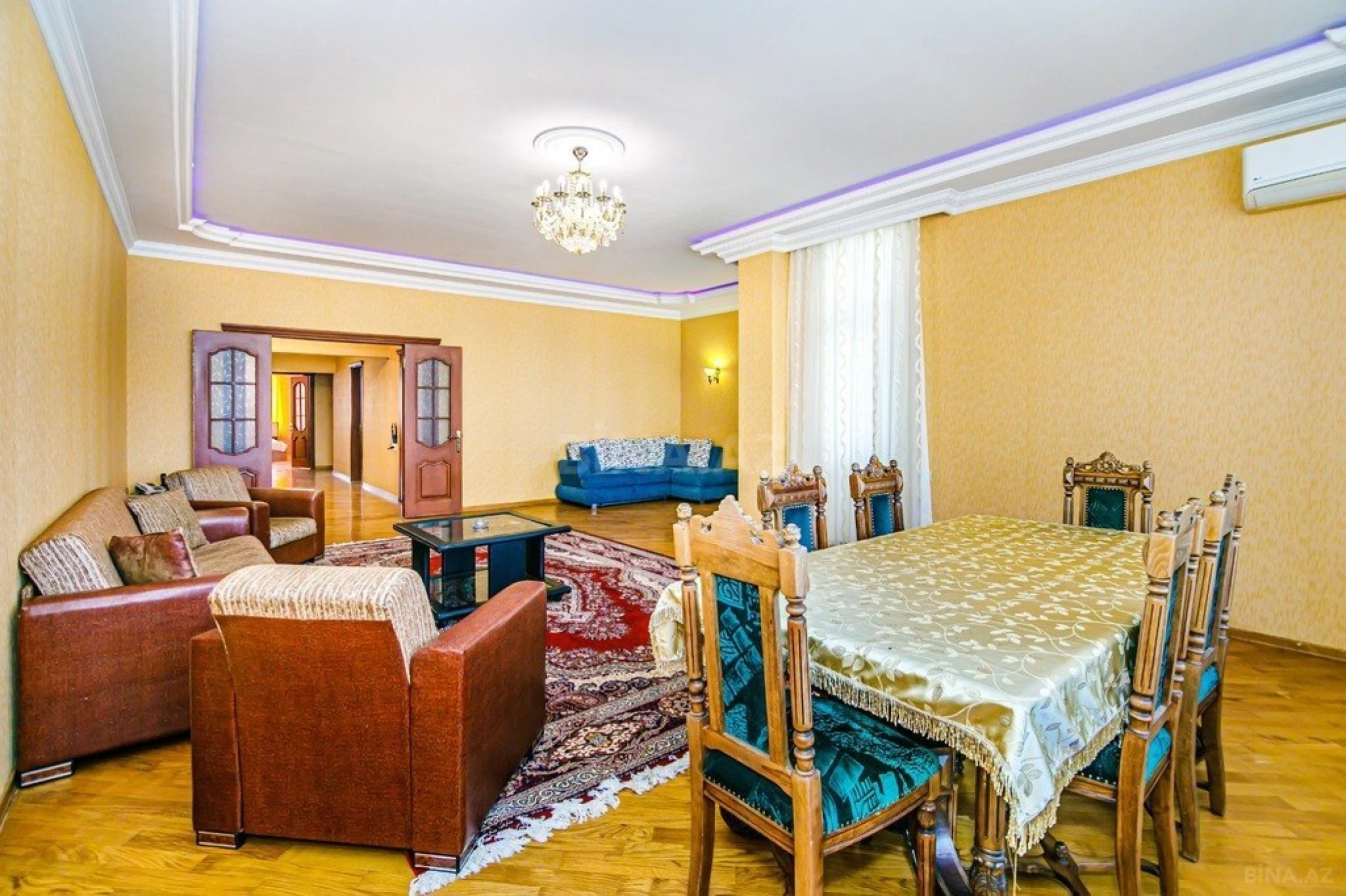 Kirayə verilir 3 otaqlı mənzil 160 m²