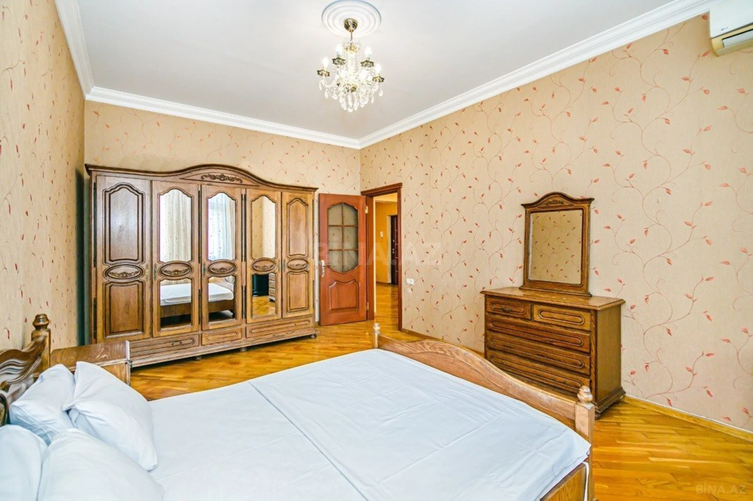 Kirayə verilir 3 otaqlı mənzil 160 m²