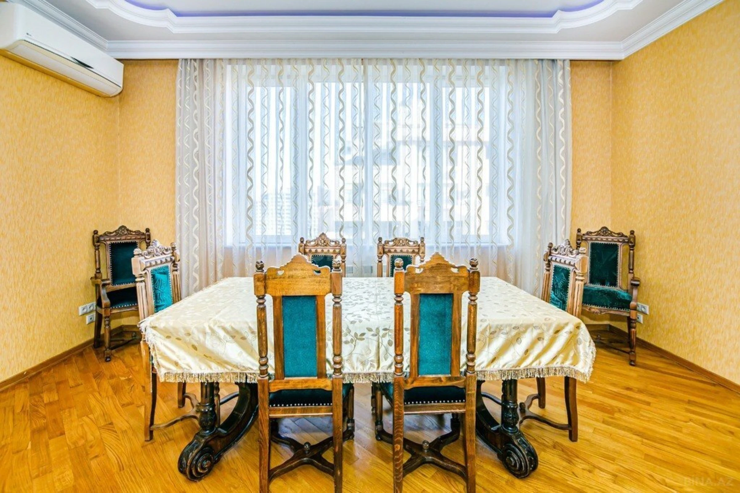 Kirayə verilir 3 otaqlı mənzil 160 m²