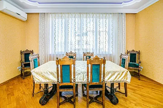 Kirayə verilir 3 otaqlı mənzil 160 m²