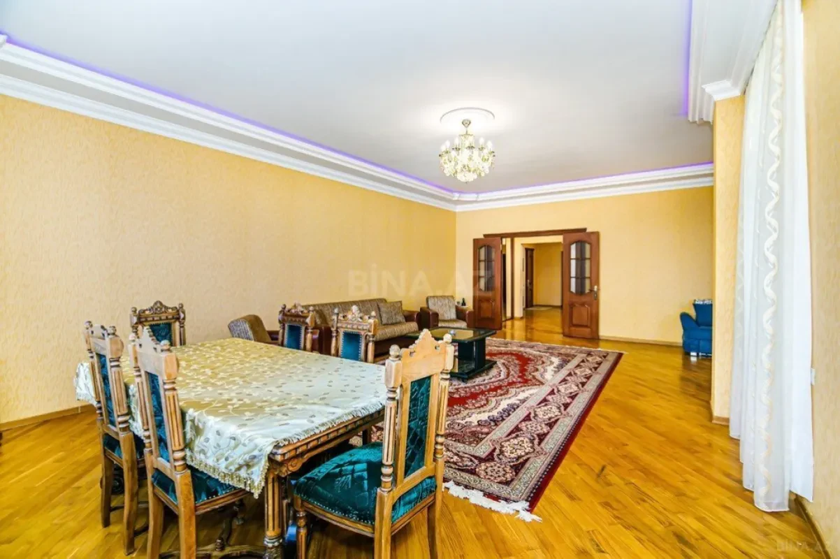 Kirayə verilir 3 otaqlı mənzil 160 m²