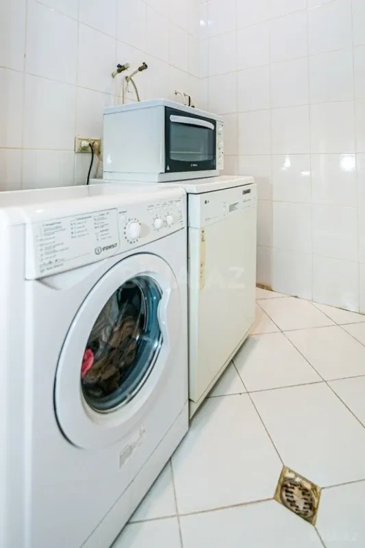 Kirayə verilir 3 otaqlı mənzil 160 m²