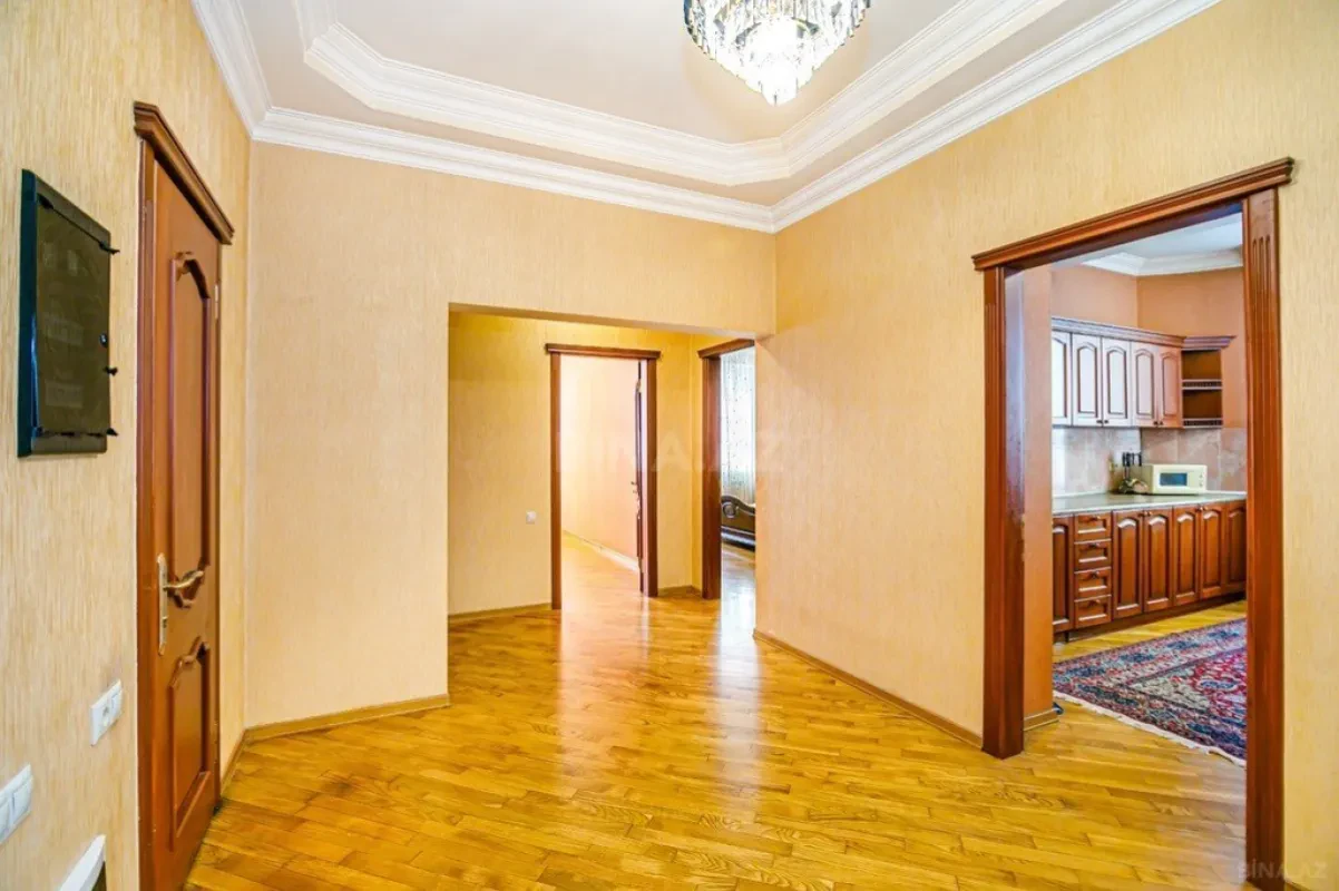 Kirayə verilir 3 otaqlı mənzil 160 m²
