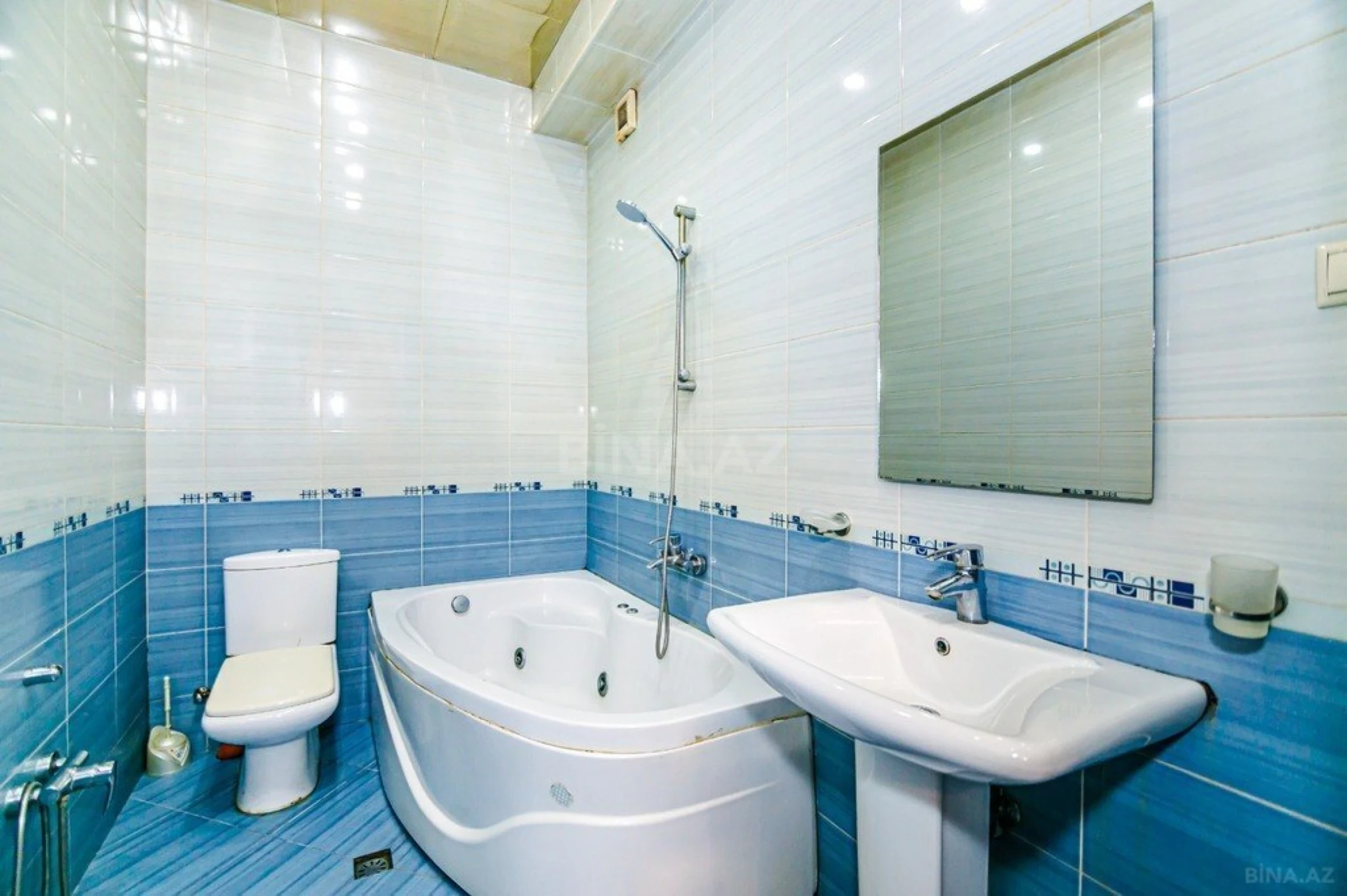 Kirayə verilir 3 otaqlı mənzil 160 m²
