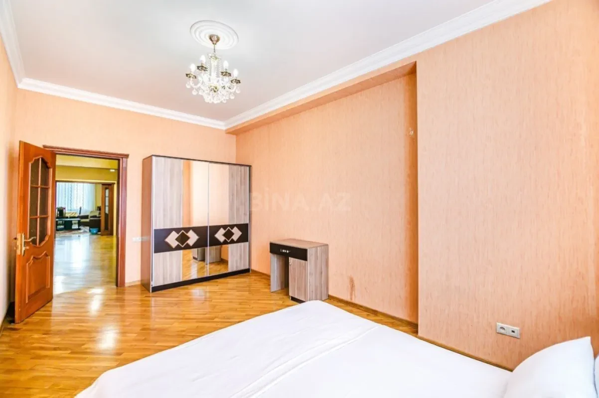 Kirayə verilir 3 otaqlı mənzil 160 m²