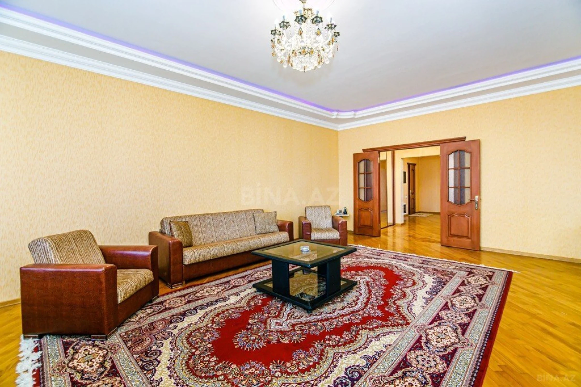 Kirayə verilir 3 otaqlı mənzil 160 m²