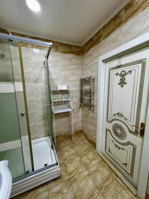 Kirayə verilir 2 otaqlı mənzil 65 m²