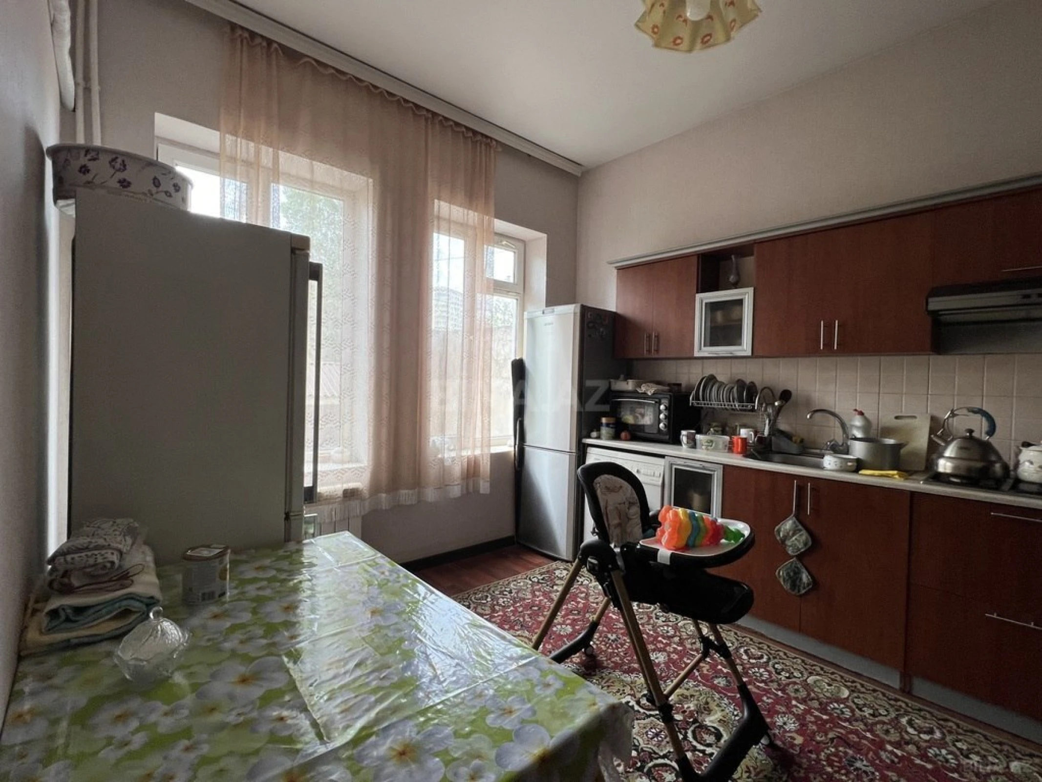 Satılır 10 otaqlı həyət evi 500 m²