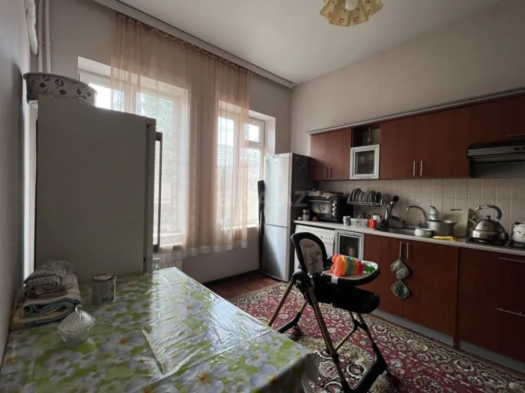 Satılır 10 otaqlı həyət evi 500 m²