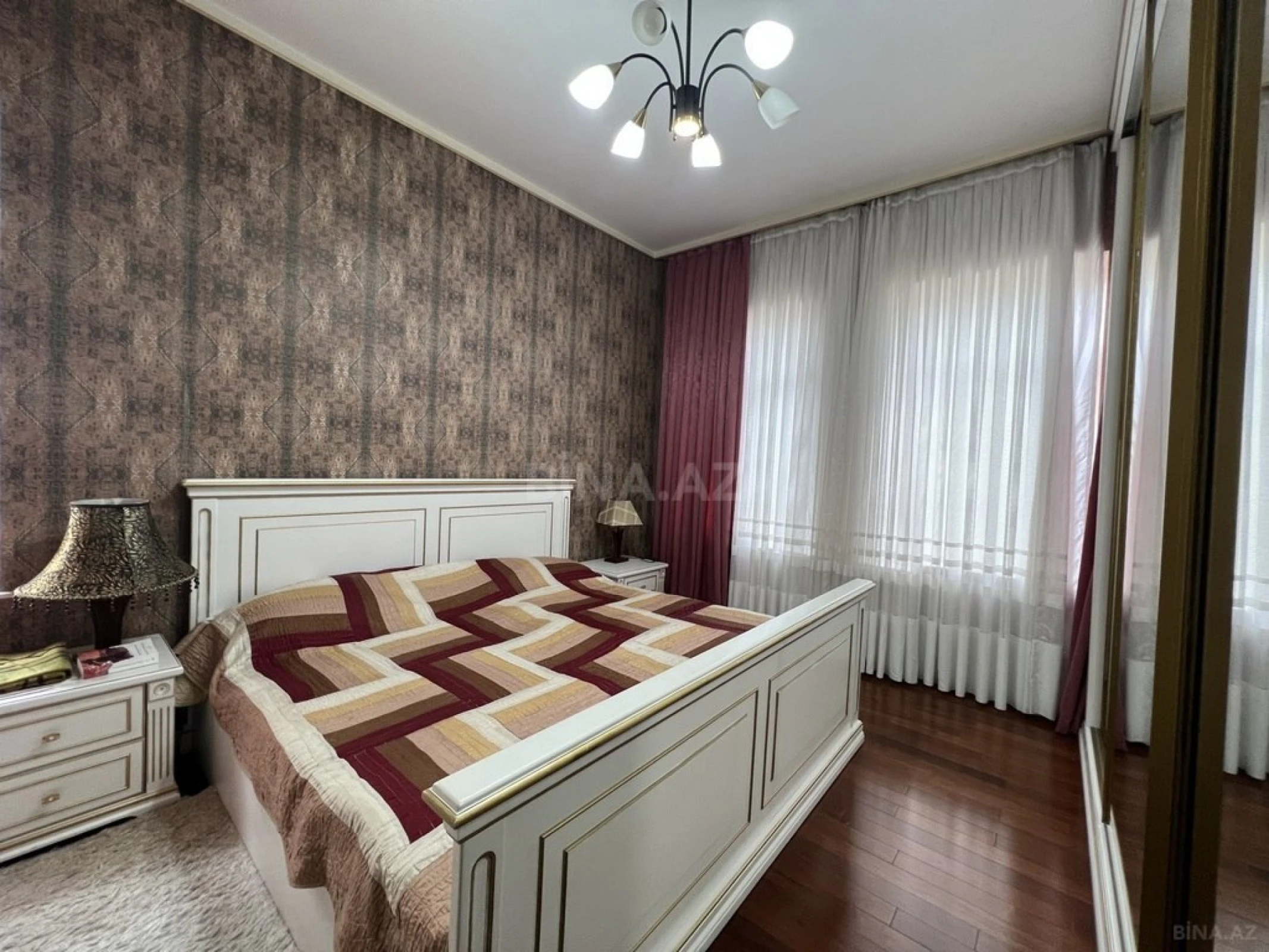 Satılır 10 otaqlı həyət evi 500 m²