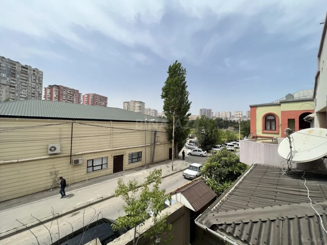 Satılır 10 otaqlı həyət evi 500 m²